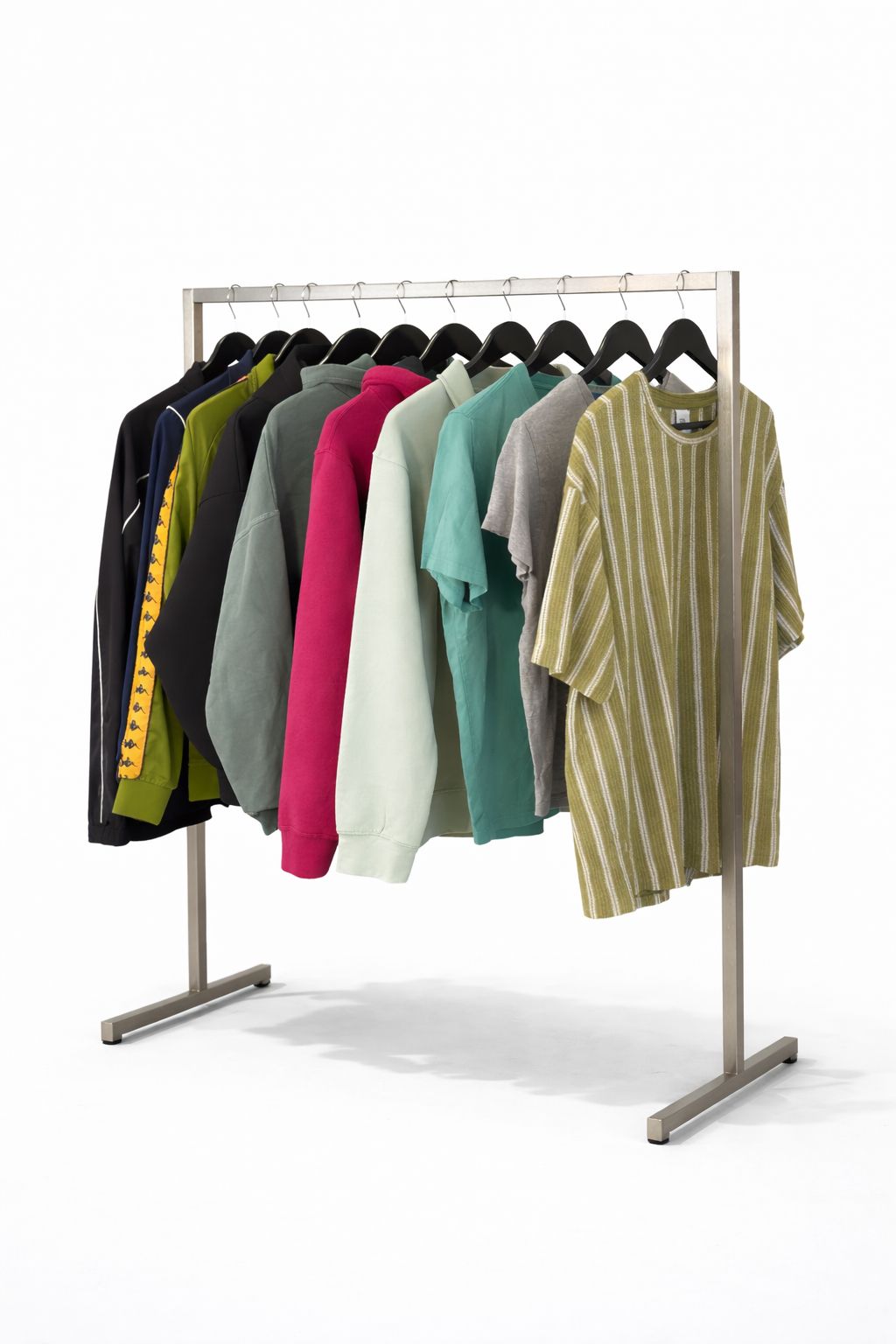 Mix-vetements-sport-sportswear-course-foot-basket-streetwear-jogging-maillot-veste-t-shirt-sweat-moderne-homme-ete-hiver-vetement-vintage-grossiste-friperie-wholesaler-seconde-main-marque-occasion-textile-piece-80-90-2000-2010-Y2K-french-pick