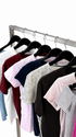 Mix-vetements-t-shirts-polo-hauts-femme-marques-moderne-ete-hiver-vetement-vintage-grossiste-friperie-wholesaler-seconde-main-marque-occasion-revente-textile-piece-80-90-2000-2010-Y2K-french-pick-reseller-vinted