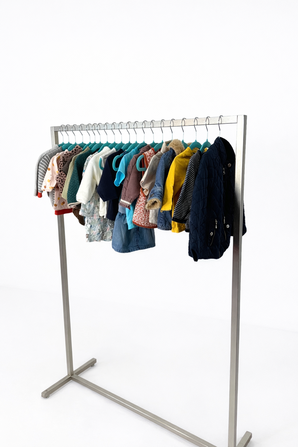 Mix-vetements-bebe-enfant-0-3-ans-jean-tee-shirt-robe-jupe-pantalon-pull-gilet-manteau-veste-bodie-short-moderne-fille-garcon-ete-printemps-automne-hiver-vetement-vintage-grossiste-friperie-wholesaler-seconde-main-marque-occasion-textile-piece-80-90-2000-2010-Y2K-french-pick