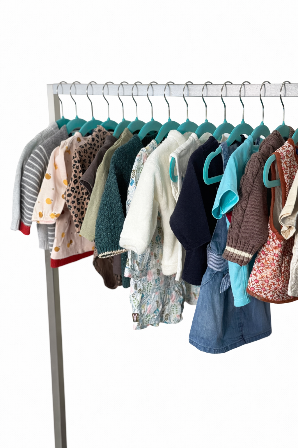 Mix-vetements-bebe-enfant-0-3-ans-jean-tee-shirt-robe-jupe-pantalon-pull-gilet-manteau-veste-bodie-short-moderne-fille-garcon-ete-printemps-automne-hiver-vetement-vintage-grossiste-friperie-wholesaler-seconde-main-marque-occasion-textile-piece-80-90-2000-2010-Y2K-french-pick