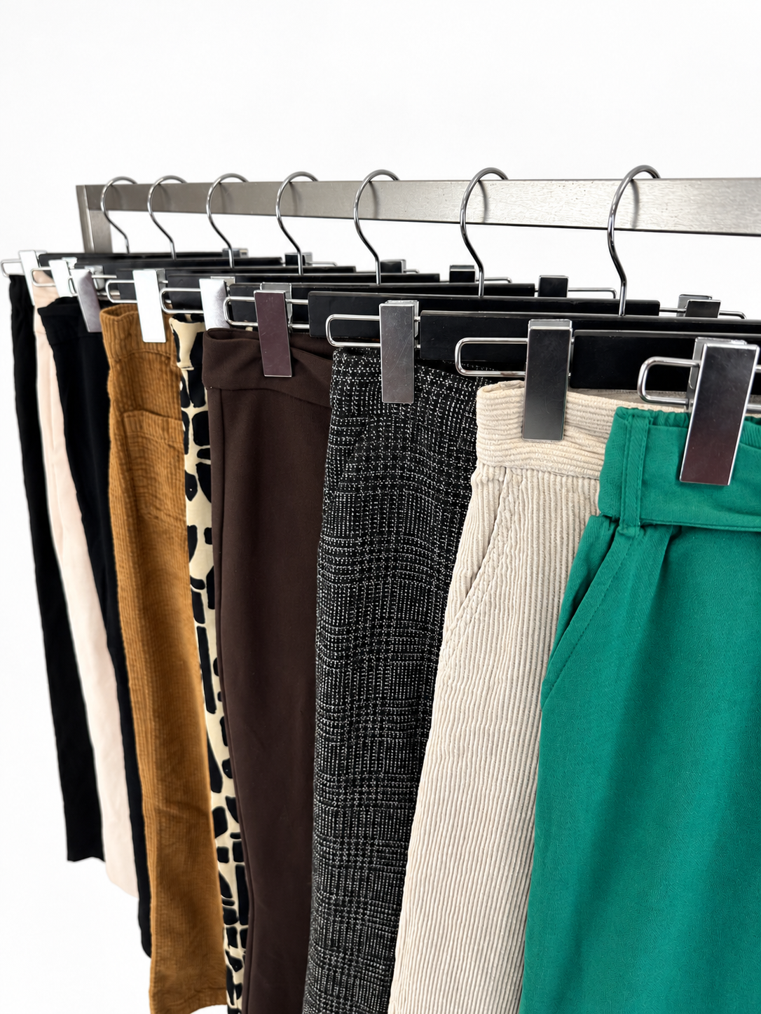 pantalon-large-femme-moderne-large-oversize-couleur-moderne-ete-hiver-vetement-vintage-grossiste-friperie-wholesaler-seconde-main-marque-occasion-revente-textile-piece-80-90-2000-2010-Y2K-french-pick-reseller-vinted