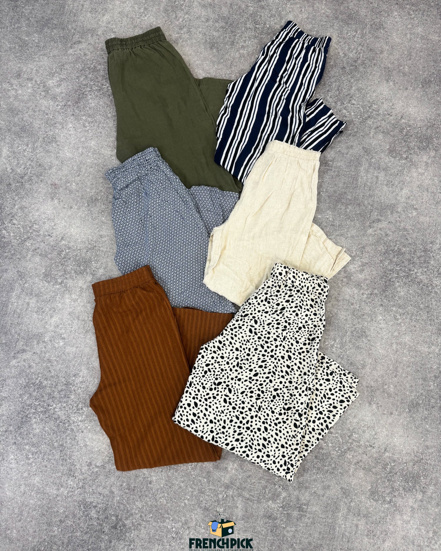 pantalon-fluide-retour-de-plage-leger-ample-vintage-moderne-vetement-grossiste-friperie-wholesaler-seconde-main-marque-occasion-textile-piece-annees-80-90-2000-2010-french-pick