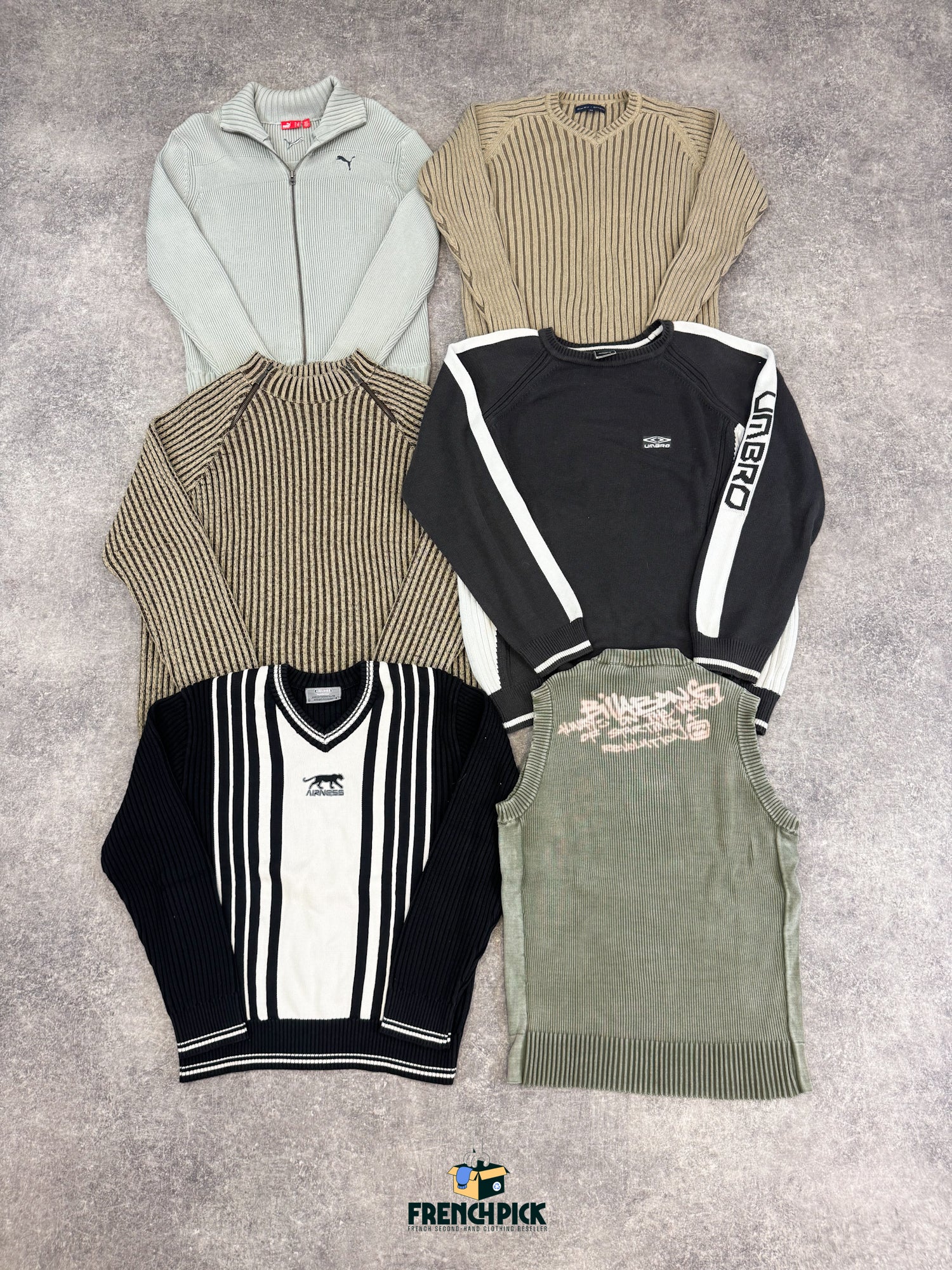 pull-Y2K-laine-annees-2000-homme-vintage-vetement-grossiste-friperie-wholesaler-seconde-main-marque-occasion-textile-piece-80-90-2000-2010-french-pick