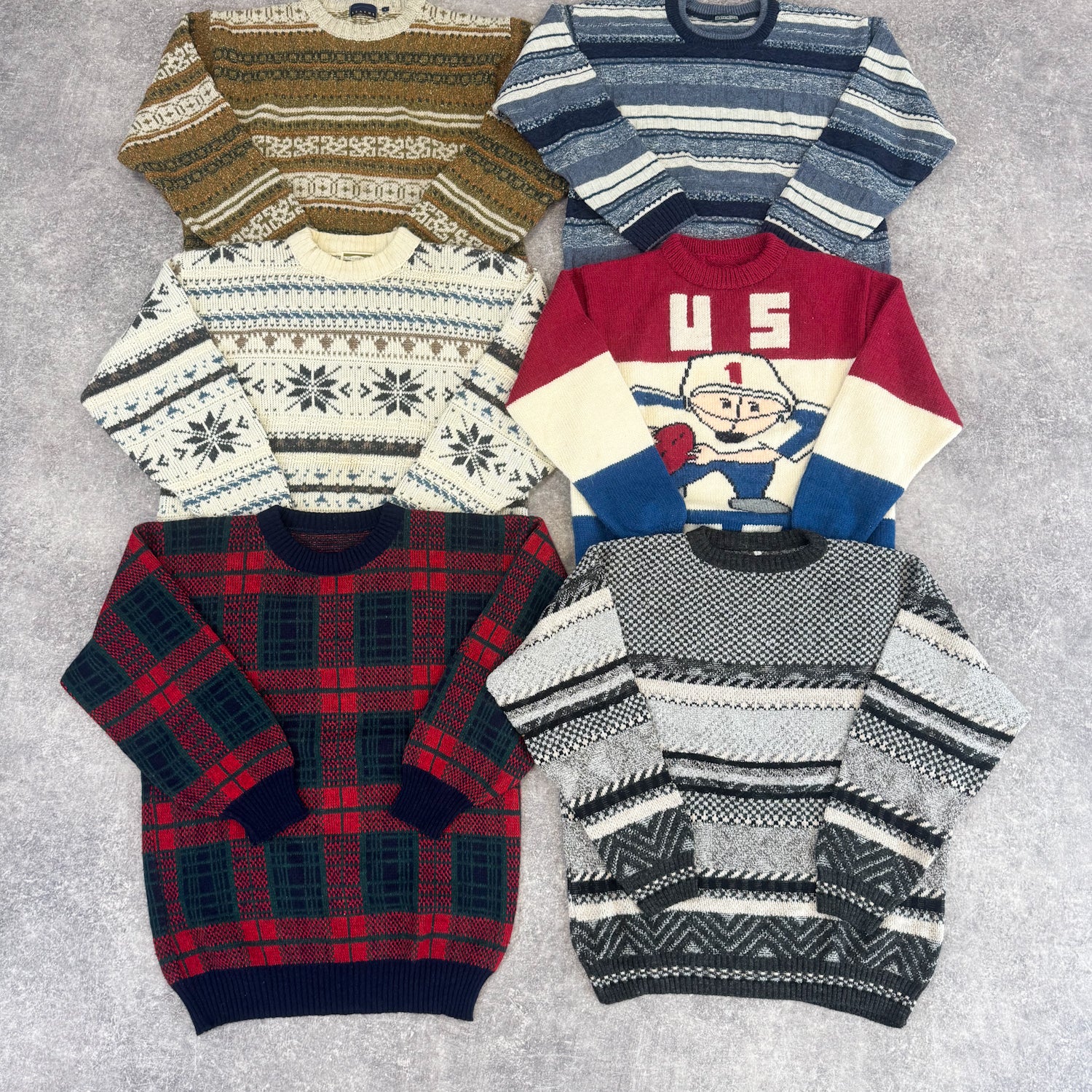 pull-motifs-laine-homme-moderne-vintage-vetement-grossiste-friperie-wholesaler-seconde-main-marque-occasion-textile-piece-80-90-2000-2010-french-pick