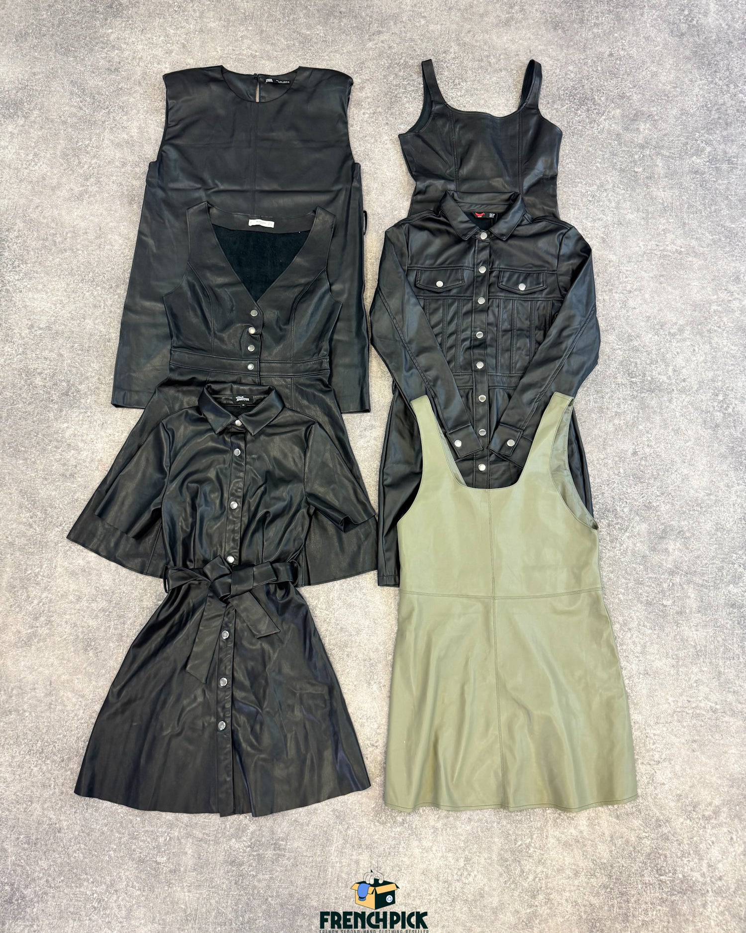 robe-simili-cuir-femme-moderne-vetement-grossiste-friperie-wholesaler-seconde-main-occasion-textile-piece-80-90-2000-2010-french-pick
