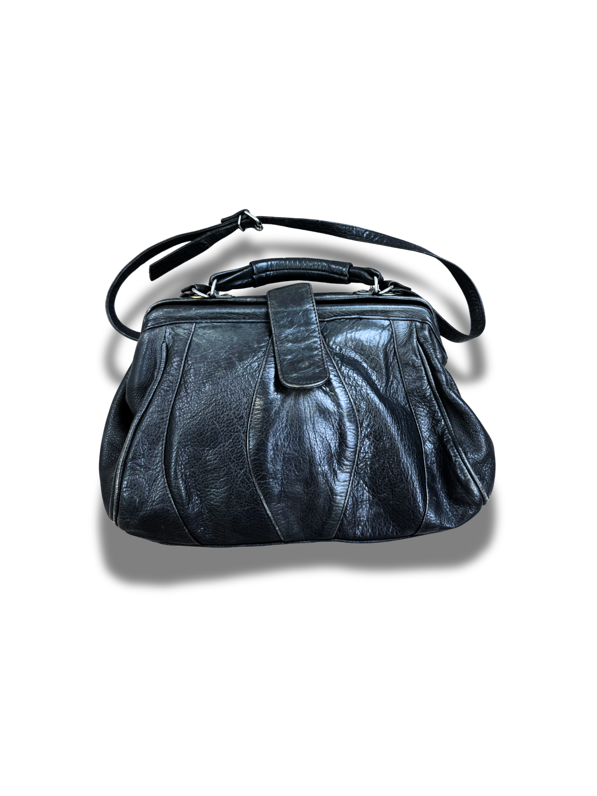 sac-a-main-cuir-marque-maroquinerie-homme-femme-vintage-moderne-vetements-vintage-moderne-grossiste-friperie-fripe-wholesaler-seconde-main-marque-occasion-textile-piece-annees-80-90-2000-2010-french-pick-reseller-vinted-reseller-vinted-vente-en-ligne