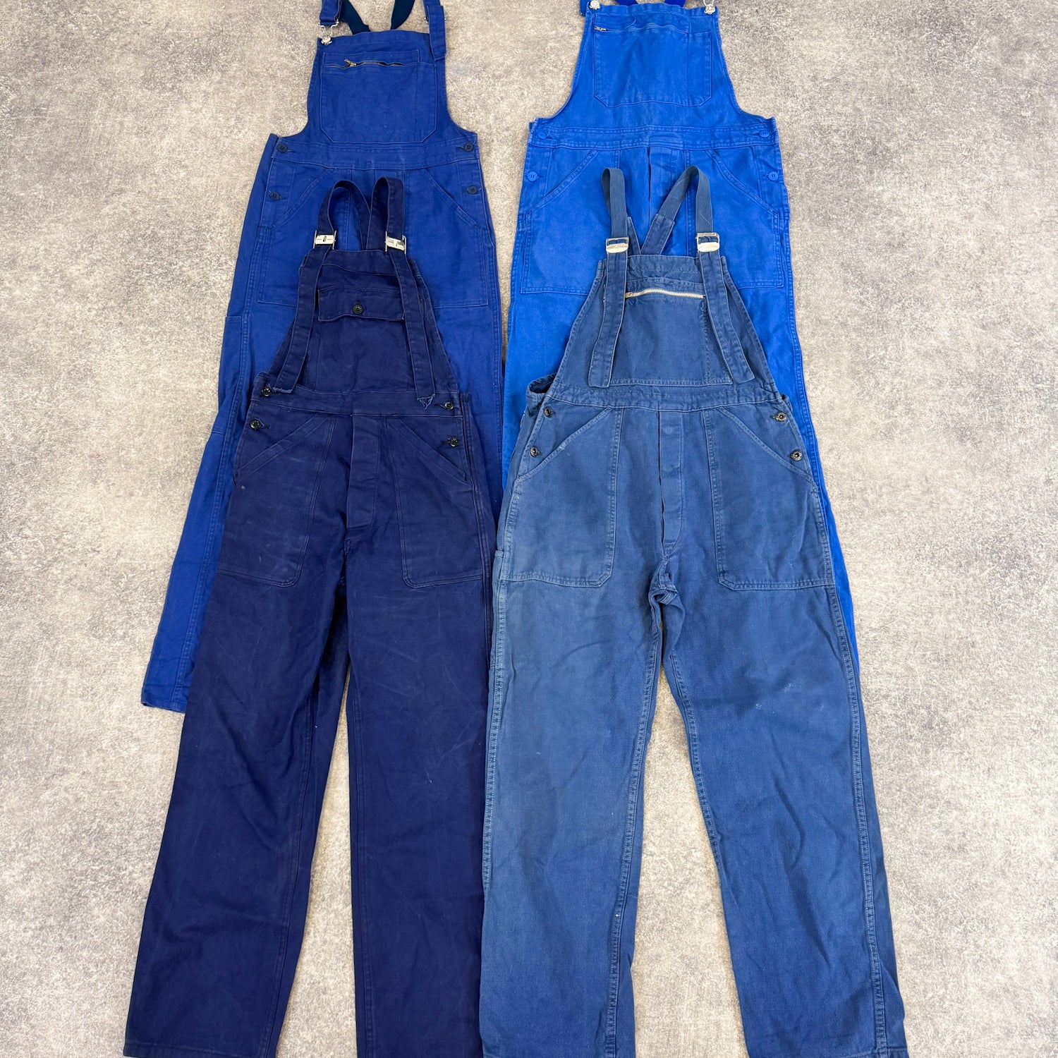 Salopette-combinaison-bleu-de-travail-chantier-homme-femme-vintage-moderne-80-90-vetement-grossiste-friperie-wholesaler-seconde-main-marque-occasion-textile-piece-80-90-2000-2010-french-pick