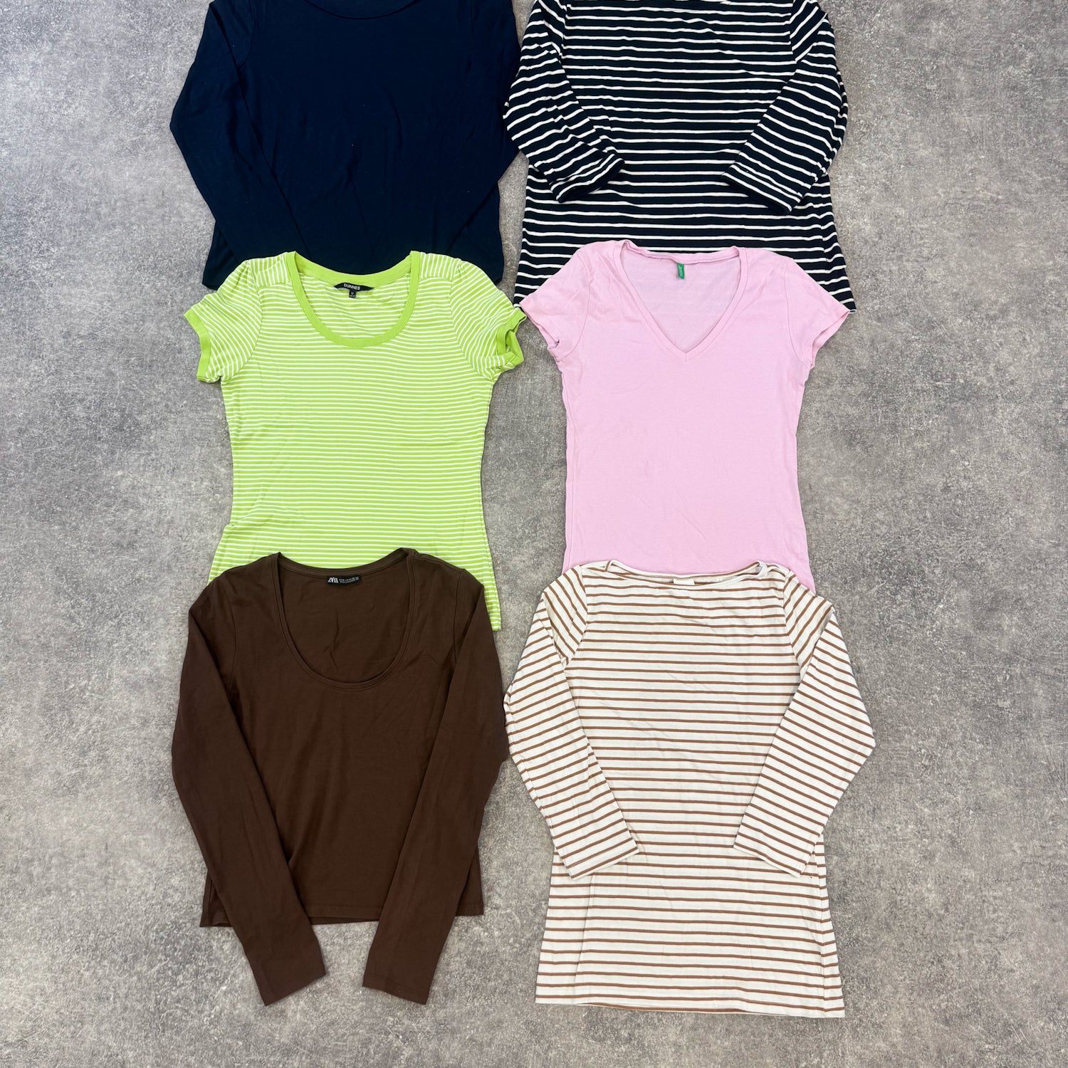 top-t-shirt-femme-moderne-vetement-grossiste-friperie-wholesaler-seconde-main-marque-occasion-textile-piece-80-90-2000-2010-french-pick