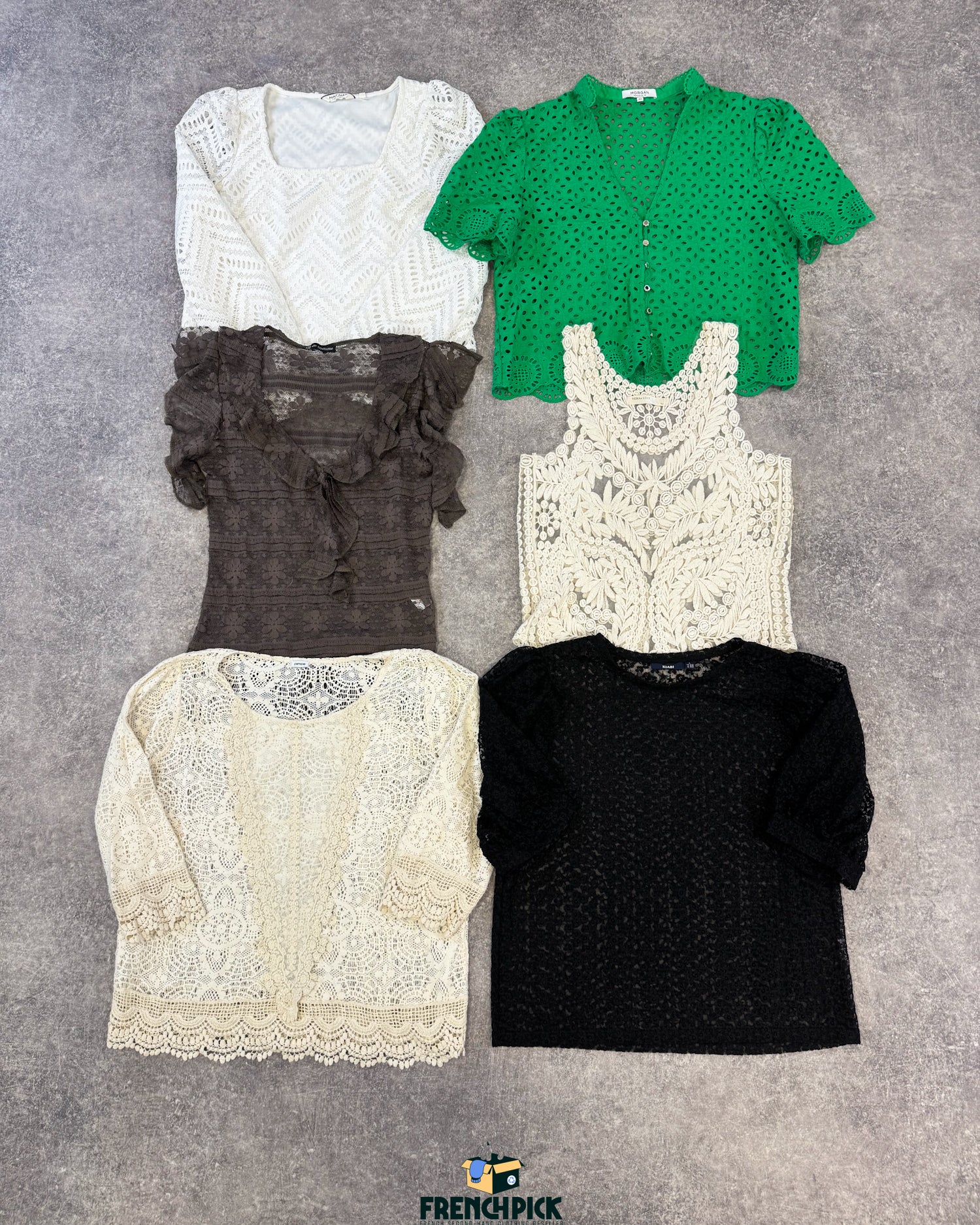 top-t-shirt-crop-dentelle-femme-moderne-vetement-grossiste-friperie-wholesaler-seconde-main-marque-occasion-textile-piece-80-90-2000-2010-french-pick