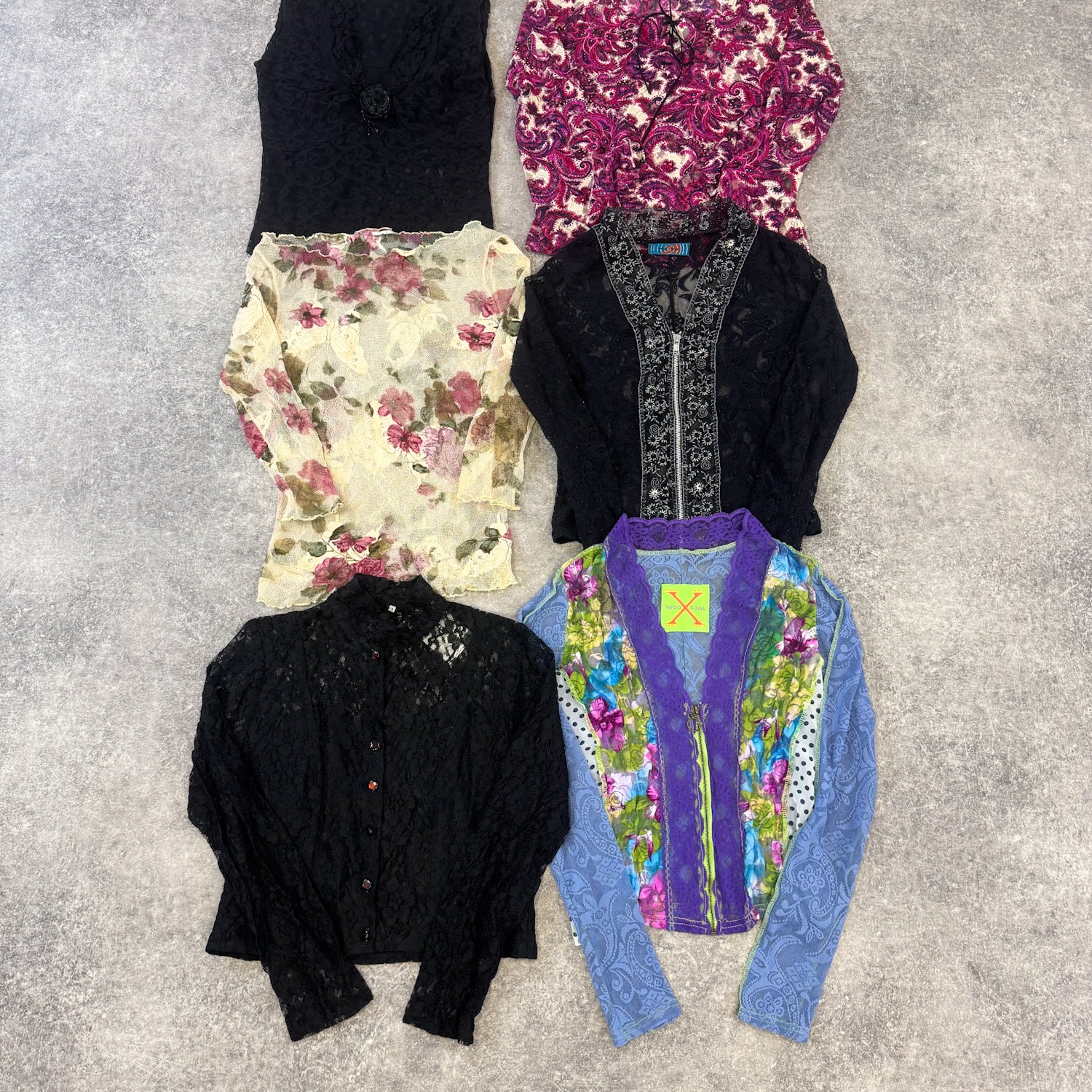 top-en-dentelle-femme-vintage-vetement-grossiste-friperie-wholesaler-seconde-main-marque-occasion-textile-piece-annees-80-90-2000-2010-french-pick