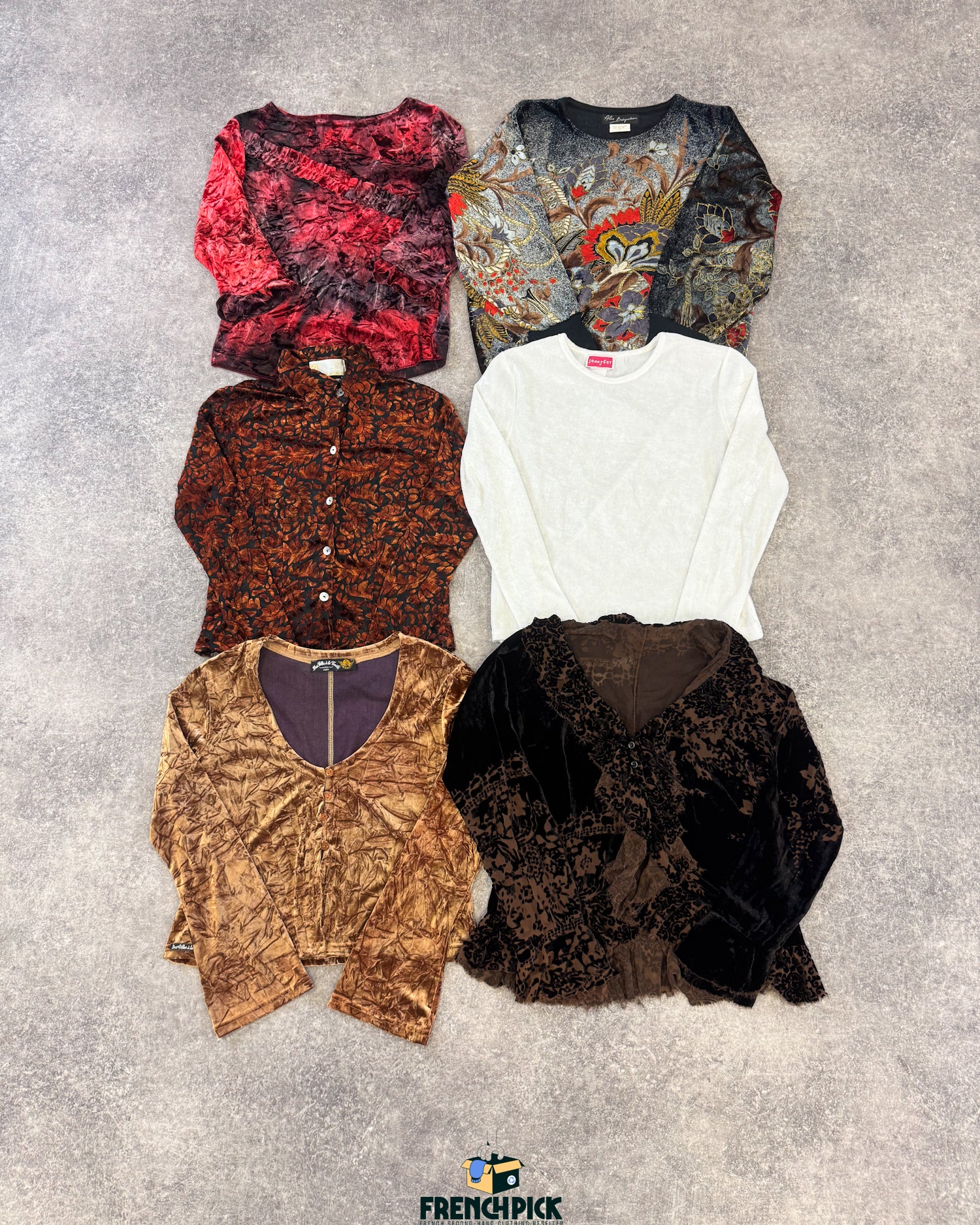 top-t-shirt-en-velours-femme-vintage-vetement-grossiste-friperie-wholesaler-seconde-main-marque-occasion-textile-piece-annees-80-90-2000-2010-french-pick