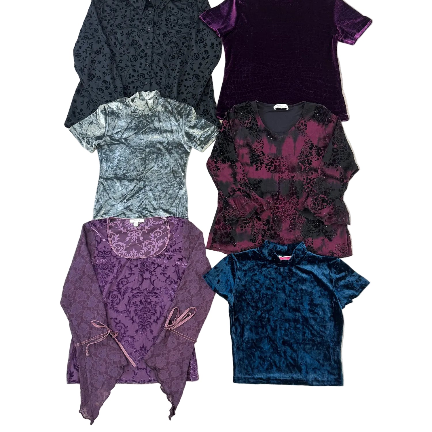 top-t-shirt-en-velours-femme-vintage-vetement-grossiste-friperie-wholesaler-seconde-main-marque-occasion-textile-piece-annees-80-90-2000-2010-french-pick-reseller-vinted-vente-en-ligne