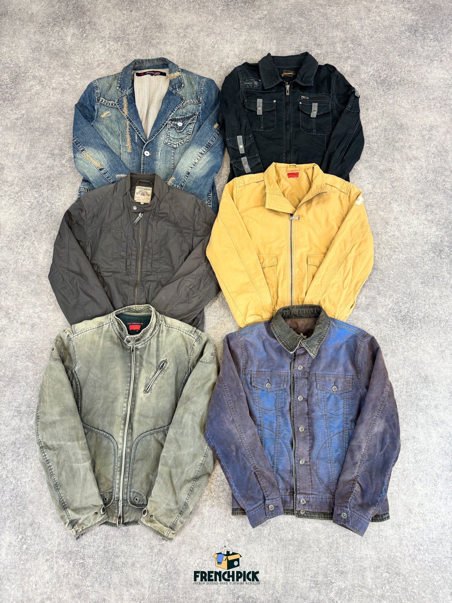 veste-Y2K-annees-2000-homme-vintage-vetement-grossiste-friperie-wholesaler-seconde-main-marque-occasion-textile-piece-annees-80-90-2000-2010-french-pick