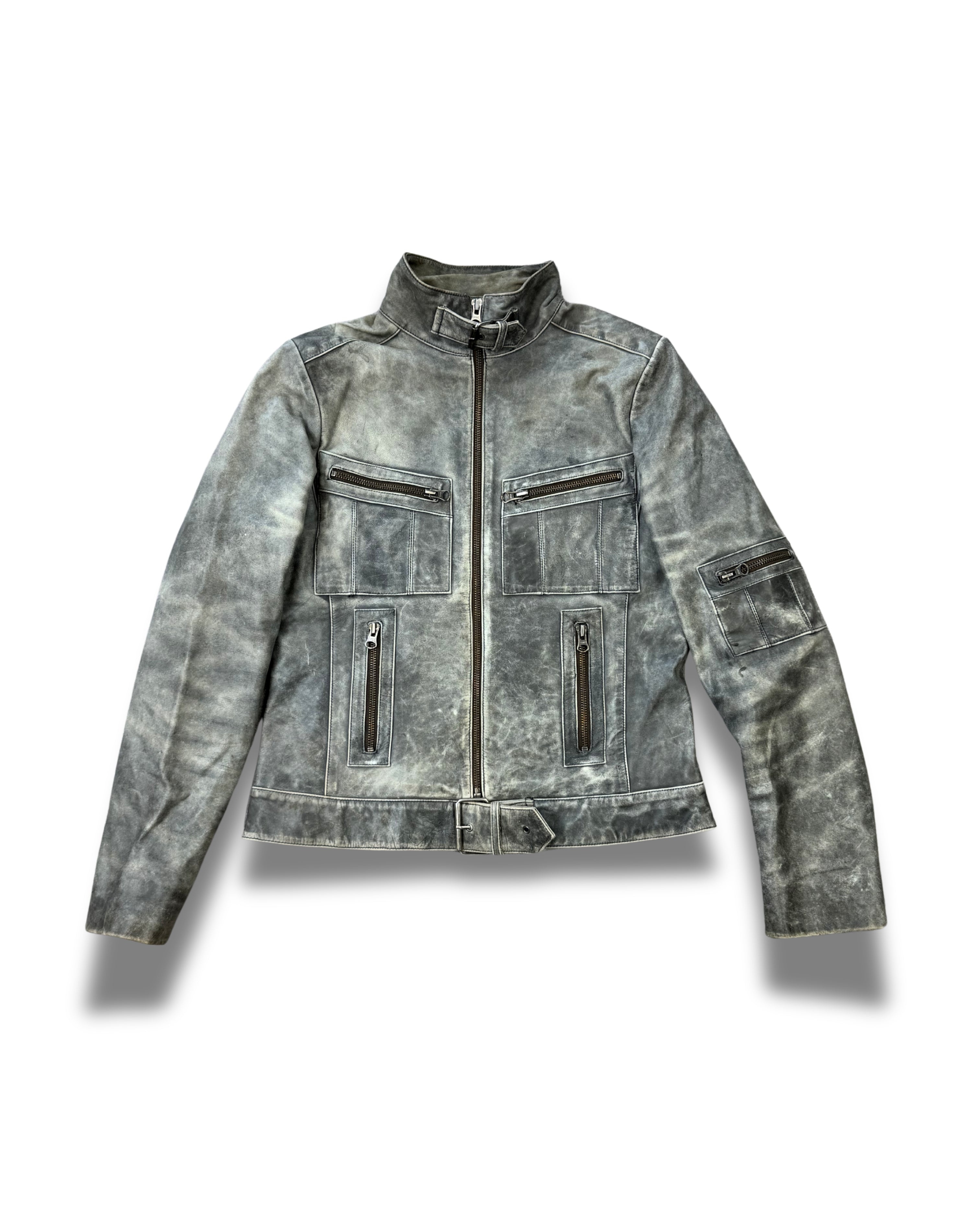 cuirs-veste-en-cuir-des-annees-2000-vrai-cuir-de-vache-daim-Y2K-patine-ancien-femme-vintage-vetements-femme-vintage-vetement-grossiste-friperie-wholesaler-seconde-main-marque-occasion-textile-piece-annees-80-90-2000-2010-french-pick-reseller-vinted-reseller-vinted-vente-en-ligne