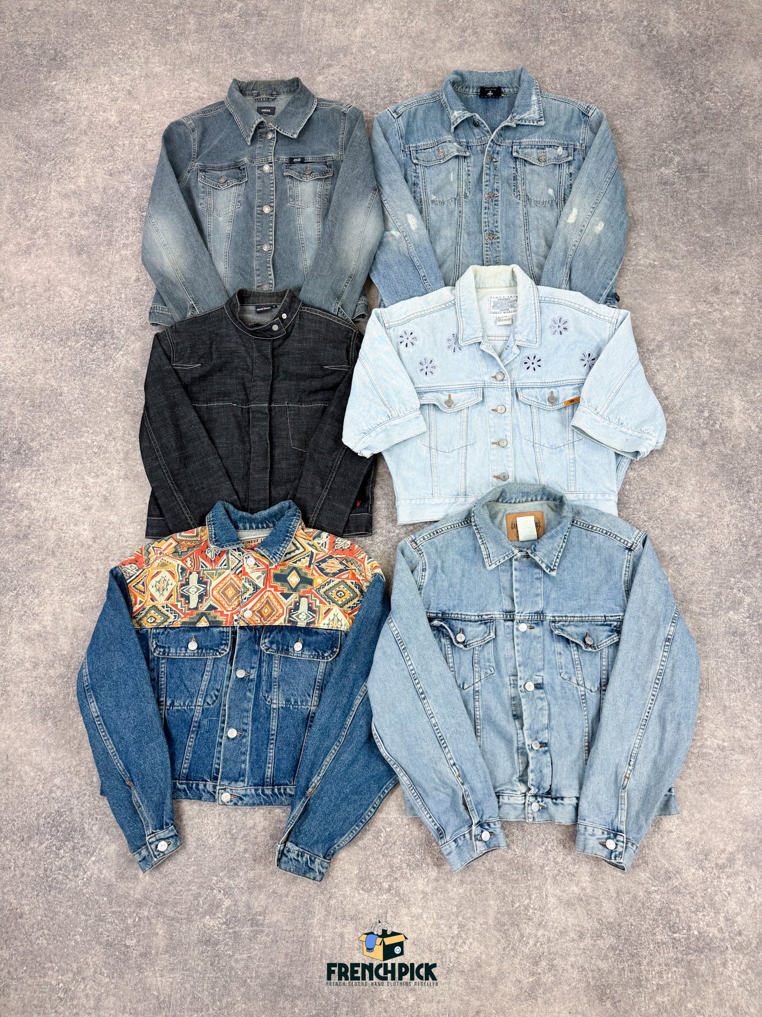 veste-en-jean-denim-femme-vetements-motifs-couleurs-annees-annees-80-90-style-printemps-ete-grossiste-vintage-moderne-vetement-friperie-wholesaler-seconde-main-80-90-2000-2010-french-pick-reseller-vinted