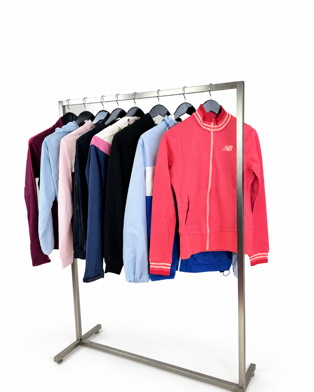 veste-de-sport-pantalon-de-jogging-femme-sport-marque-brand-marche-tennis-course-new-balance-puma-ellesse-wrangler-femme-moderne-vetements-vintage-moderne-grossiste-friperie-fripe-homme-femme-wholesaler-seconde-main-marque-occasion-textile-piece-annees-80-90-2000-2010-french-pick-reseller-vinted-reseller-vinted-vente-en-ligne
