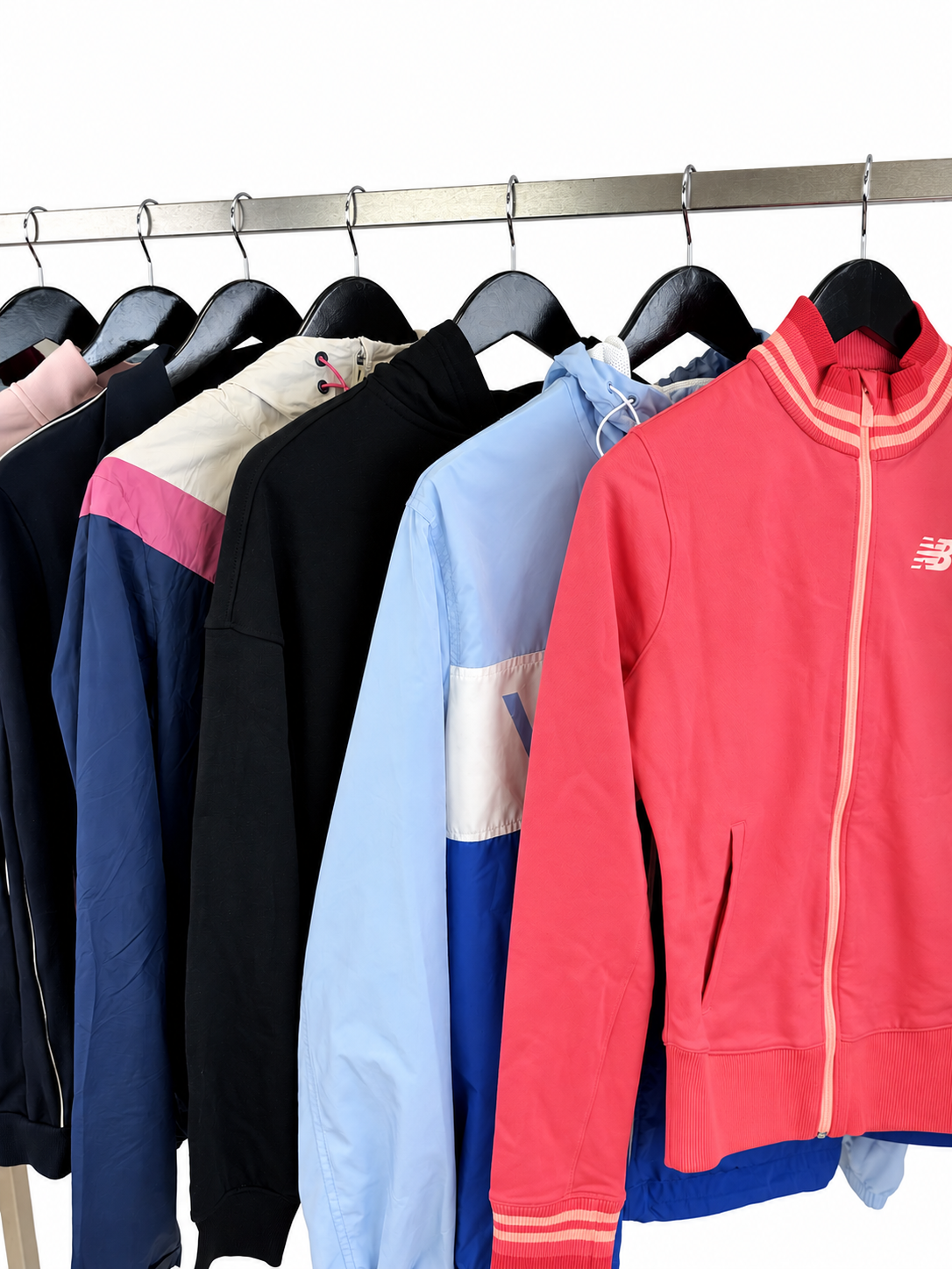 veste-de-sport-pantalon-de-jogging-femme-sport-marque-brand-marche-tennis-course-new-balance-puma-ellesse-wrangler-femme-moderne-vetements-vintage-moderne-grossiste-friperie-fripe-homme-femme-wholesaler-seconde-main-marque-occasion-textile-piece-annees-80-90-2000-2010-french-pick-reseller-vinted-reseller-vinted-vente-en-ligne
