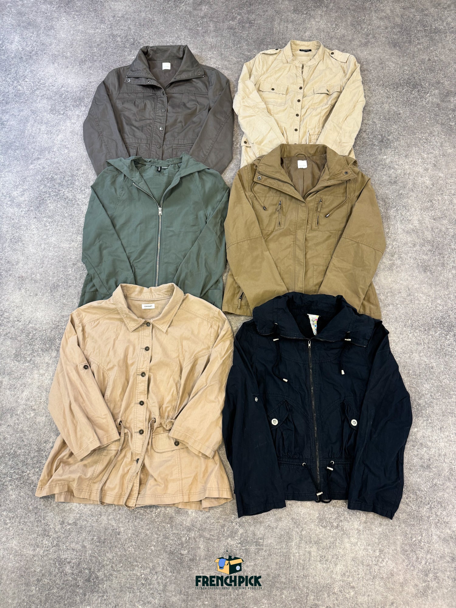 veste-femme-parka-moderne-vetement-grossiste-friperie-wholesaler-seconde-main-marque-occasion-textile-piece-annees-80-90-2000-2010-french-pick