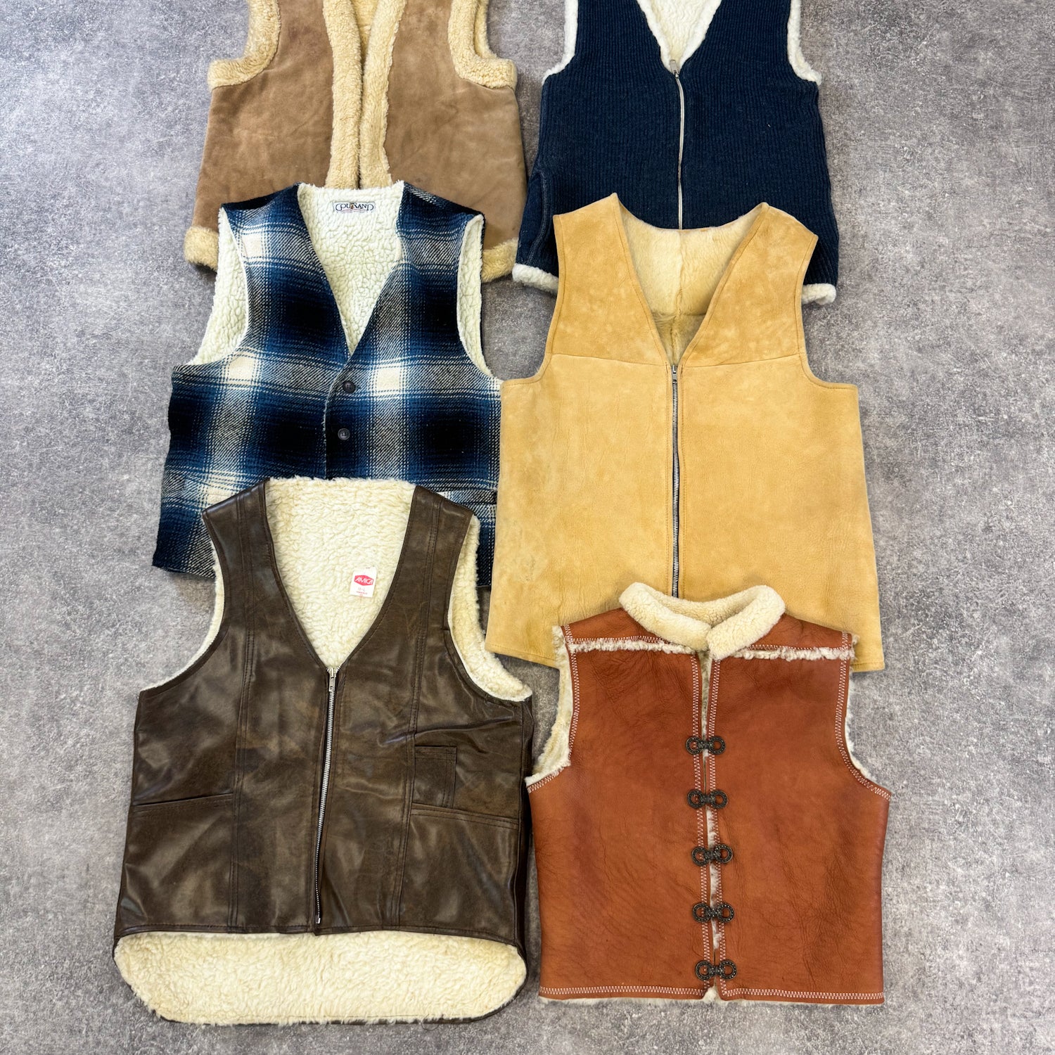 veste-sans-manches-mouton-laine-chaud-moumoute-femme-homme-vintage-vetement-grossiste-friperie-wholesaler-seconde-main-marque-occasion-textile-piece-80-90-2000-2010-french-pick