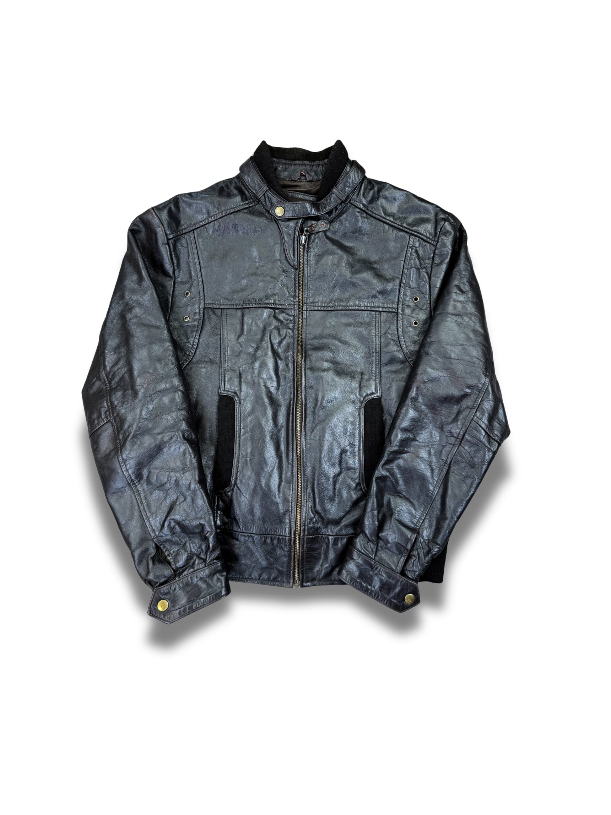 cuirs-veste-en-cuir-style-biker-moto-racing-daim-blazer-vintage-vrai-cuir-de-vache-daimpatine-ancien-homme-femme-vintage-vetements-homme-vintage-vetement-grossiste-friperie-wholesaler-seconde-main-marque-occasion-textile-piece-annees-80-90-2000-2010-french-pick-reseller-vinted-reseller-vinted-vente-en-ligne