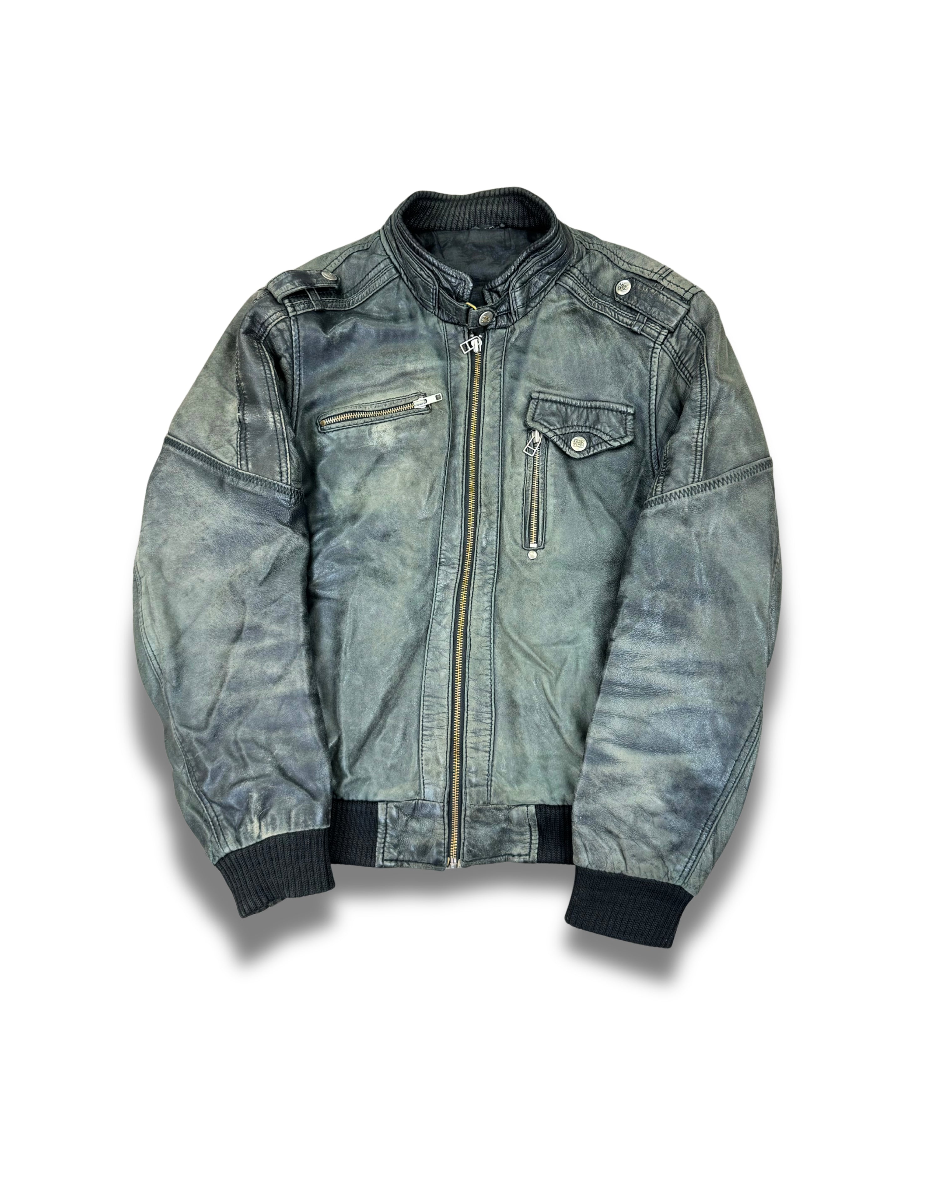 cuirs-veste-en-cuir-style-biker-moto-racing-daim-blazer-vintage-vrai-cuir-de-vache-daimpatine-ancien-homme-femme-vintage-vetements-homme-vintage-vetement-grossiste-friperie-wholesaler-seconde-main-marque-occasion-textile-piece-annees-80-90-2000-2010-french-pick-reseller-vinted-reseller-vinted-vente-en-ligne
