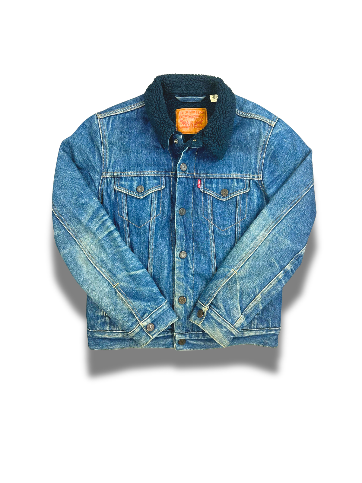 veste-en-jean-levi-s-levis-homme-femme-vintage-moderne-80-90-vetement-vintage-grossiste-friperie-wholesaler-seconde-main-marque-occasion-revente-textile-piece-80-90-2000-2010-Y2K-french-pick-reseller-vinted-vente-en-ligne