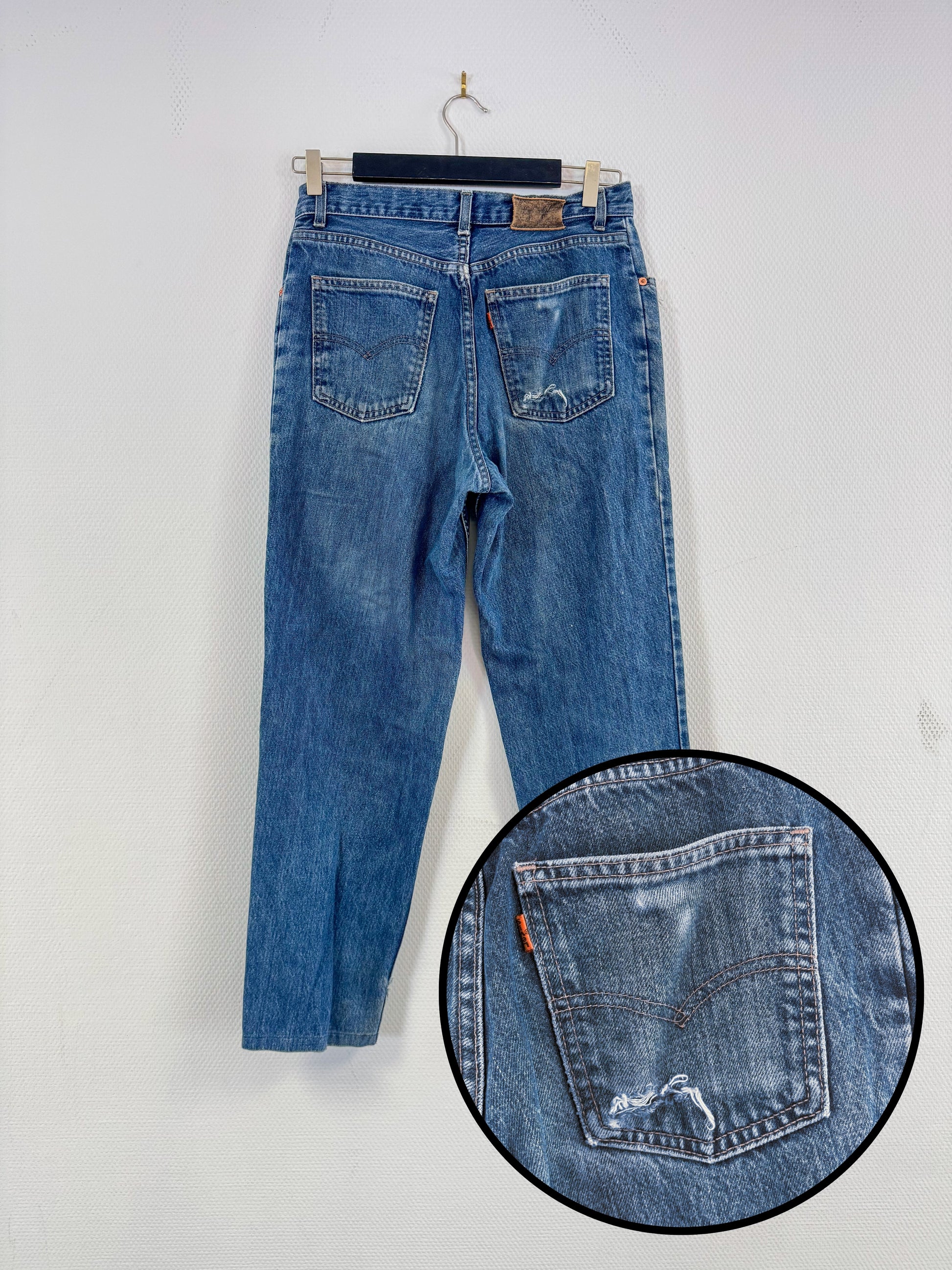 vetement-jean-jeans-levi-s-categorie-b-homme-femme-vintage-80-90-vetement-grossiste-friperie-wholesaler-seconde-main-marque-occasion-textile-piece-80-90-2000-2010-french-pick