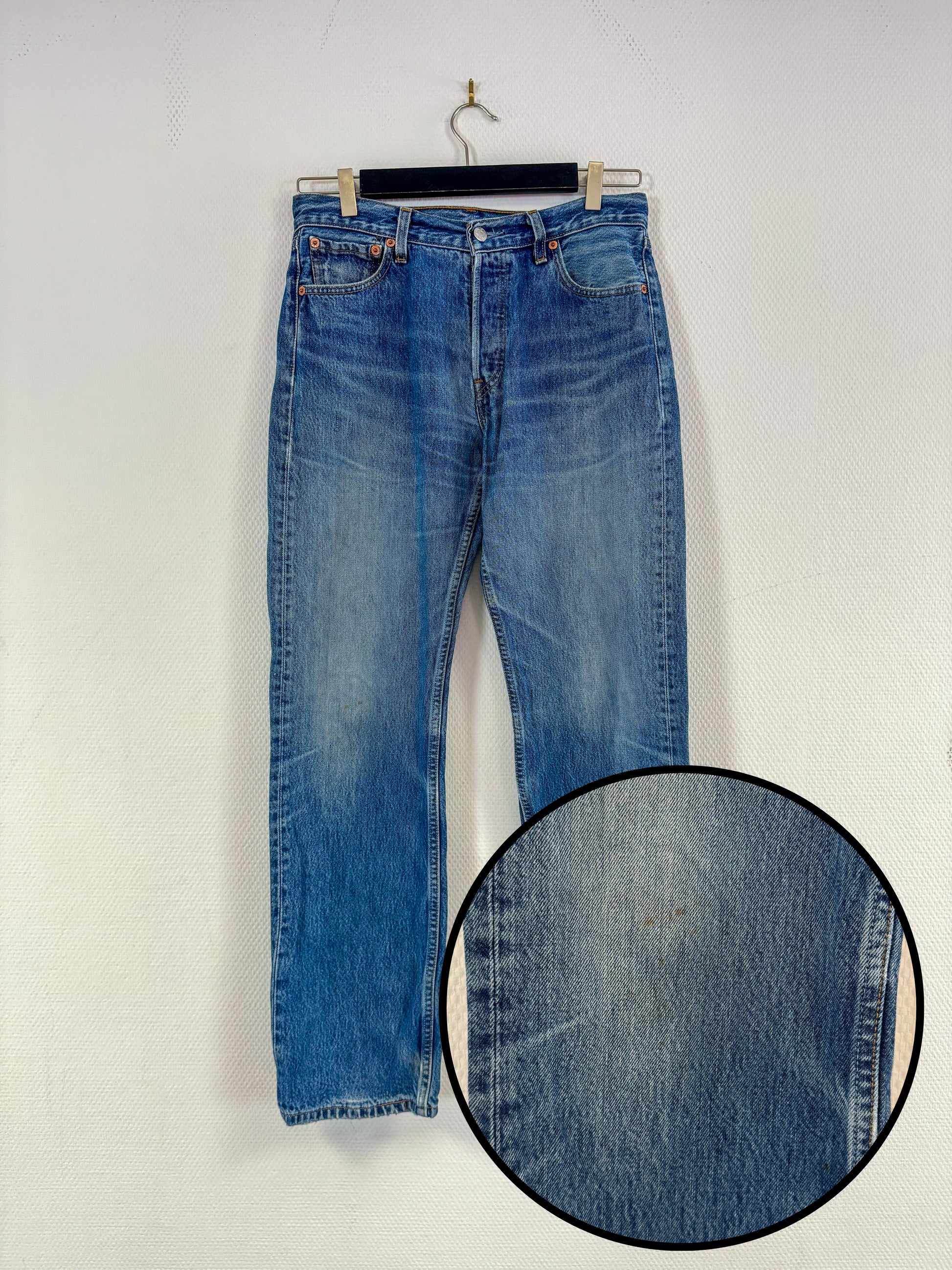 vetement-jean-jeans-levi-s-categorie-b-homme-femme-vintage-80-90-vetement-grossiste-friperie-wholesaler-seconde-main-marque-occasion-textile-piece-80-90-2000-2010-french-pick