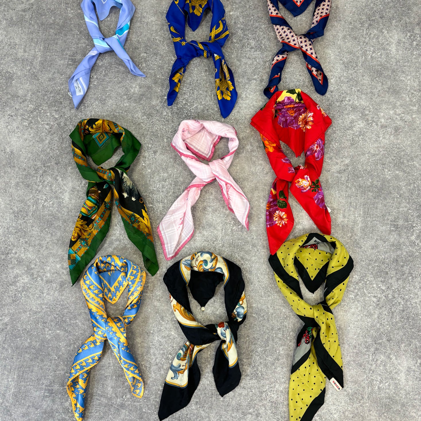 foulard-seconde-main-grossiste-vintage-vetement-fripe-wholesale-style-annee-80-90-2000-2010