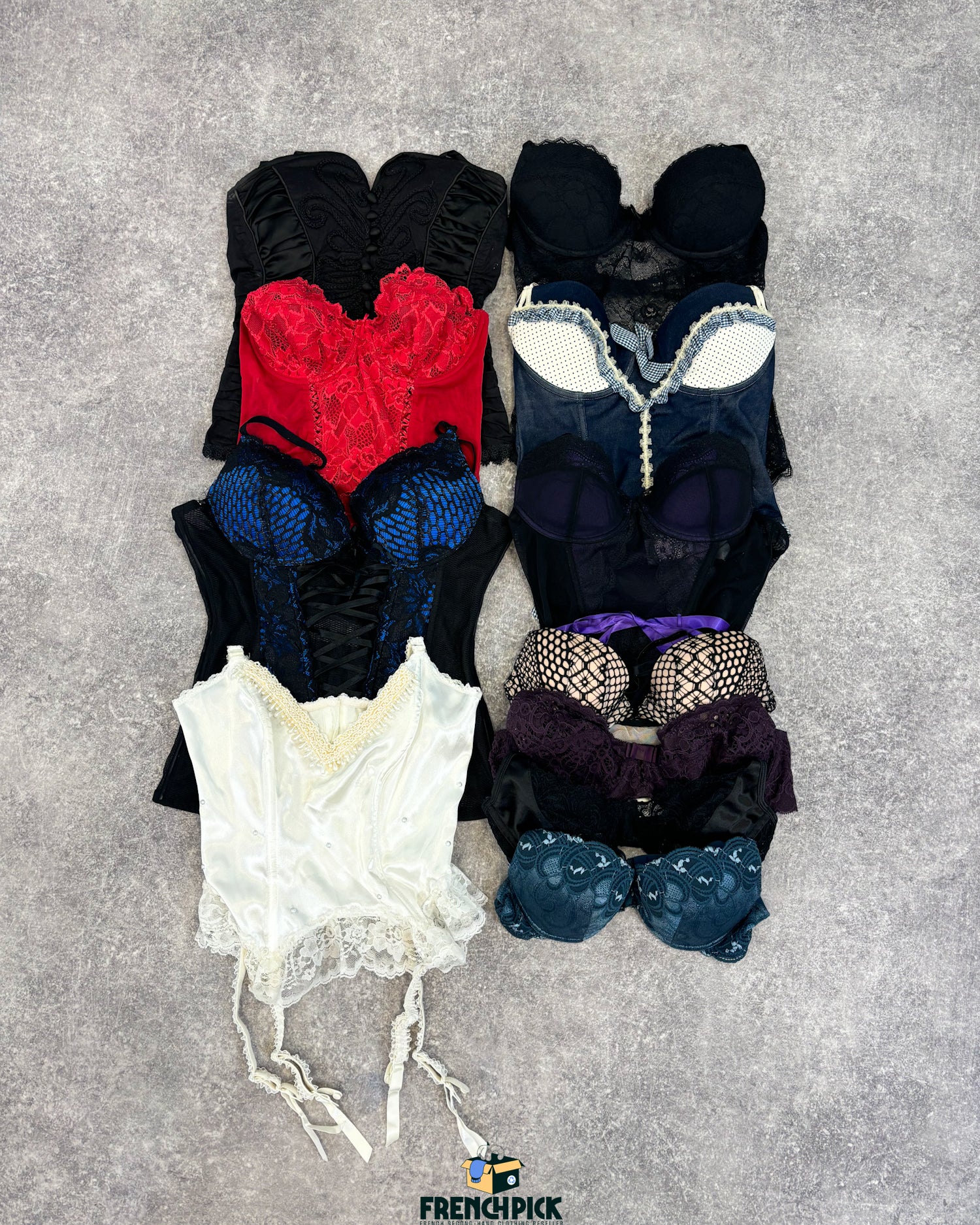 lingerie-sous-vetements-sexy-elegant-friperie-grossiste-vintage-vetement-fripe-wholesale-style-annee-80-90-2000-2010