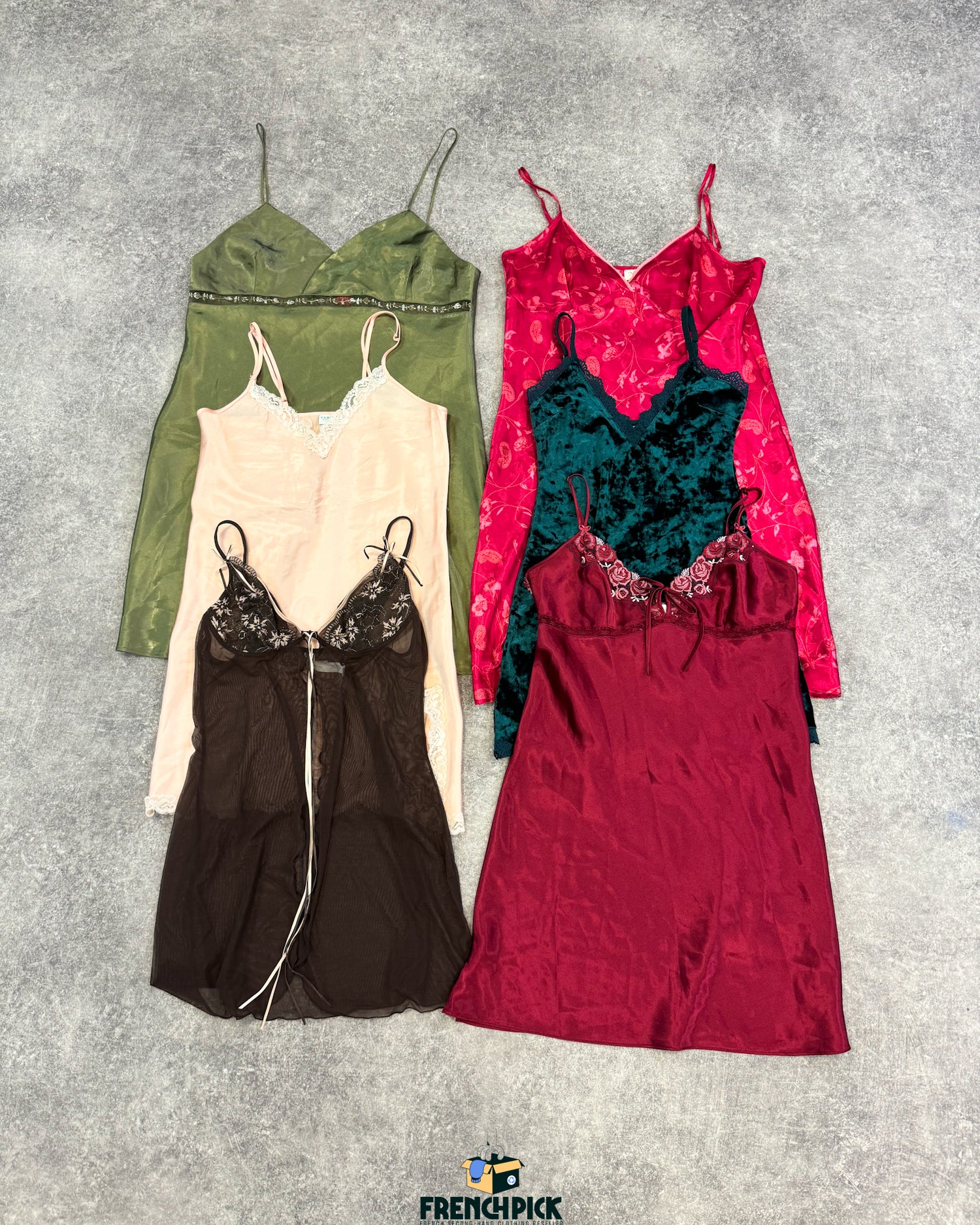 nuisette-lingerie-sexy-femme-grossiste-vintage-moderne-vetement-friperie-wholesaler-seconde-main-80-90-2000-2010