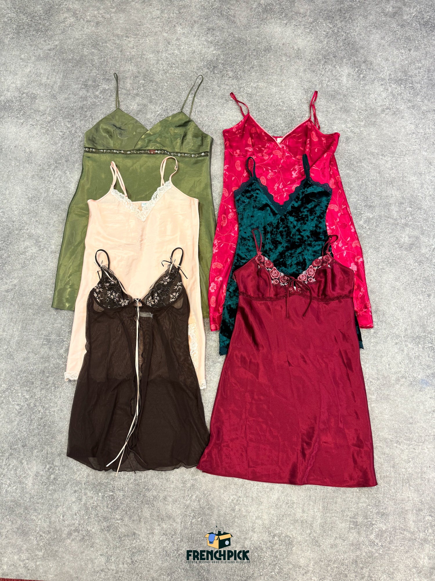 nuisette-lingerie-sexy-femme-grossiste-vintage-moderne-vetement-friperie-wholesaler-seconde-main-80-90-2000-2010