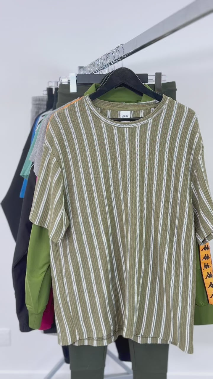 Mix-vetements-sport-sportswear-course-foot-basket-streetwear-jogging-maillot-veste-t-shirt-sweat-moderne-homme-ete-hiver-vetement-vintage-grossiste-friperie-wholesaler-seconde-main-marque-occasion-textile-piece-80-90-2000-2010-Y2K-french-pick