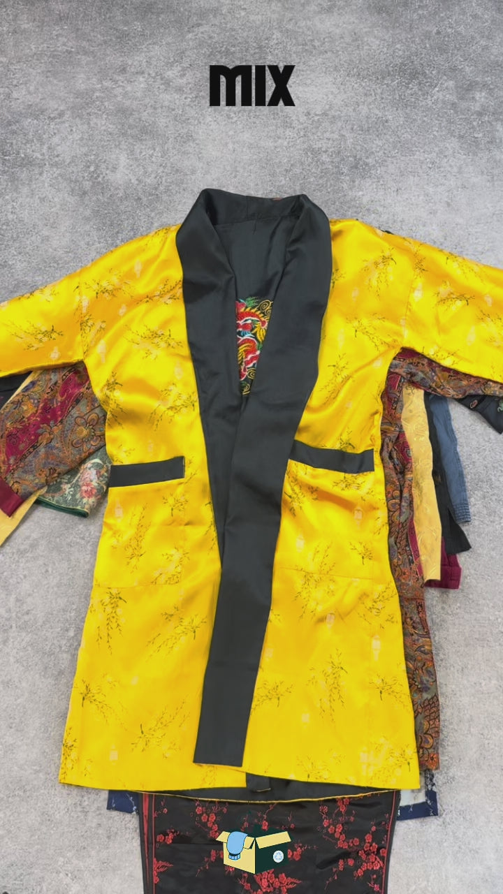 mix-vetements-asiatique-asian-style-japon-chine-motifs-traditionnels-dragon-fleurs-japonisant-t-shirt-robe-top-pantalon-jean-sweat-chemise-jupe-veste-accessoire-femme-homme-grossiste-vintage-moderne-vetement-friperie-wholesaler-seconde-main-80-90-2000-2010-french-pick-reseller-vinted