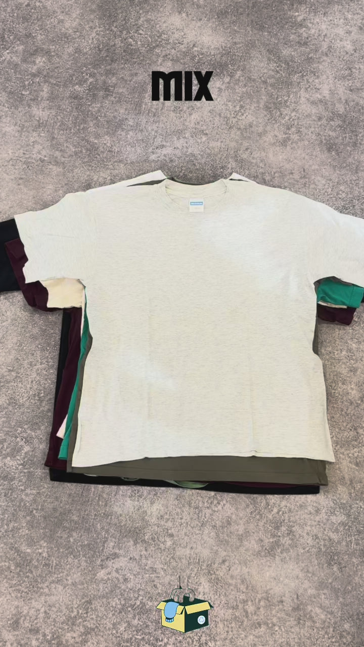 sweat-uni-upcycling-couleurs-basique-homme-femme-grossiste-vintage-moderne-vetement-friperie-wholesaler-seconde-main-80-90-2000-2010-french-pick