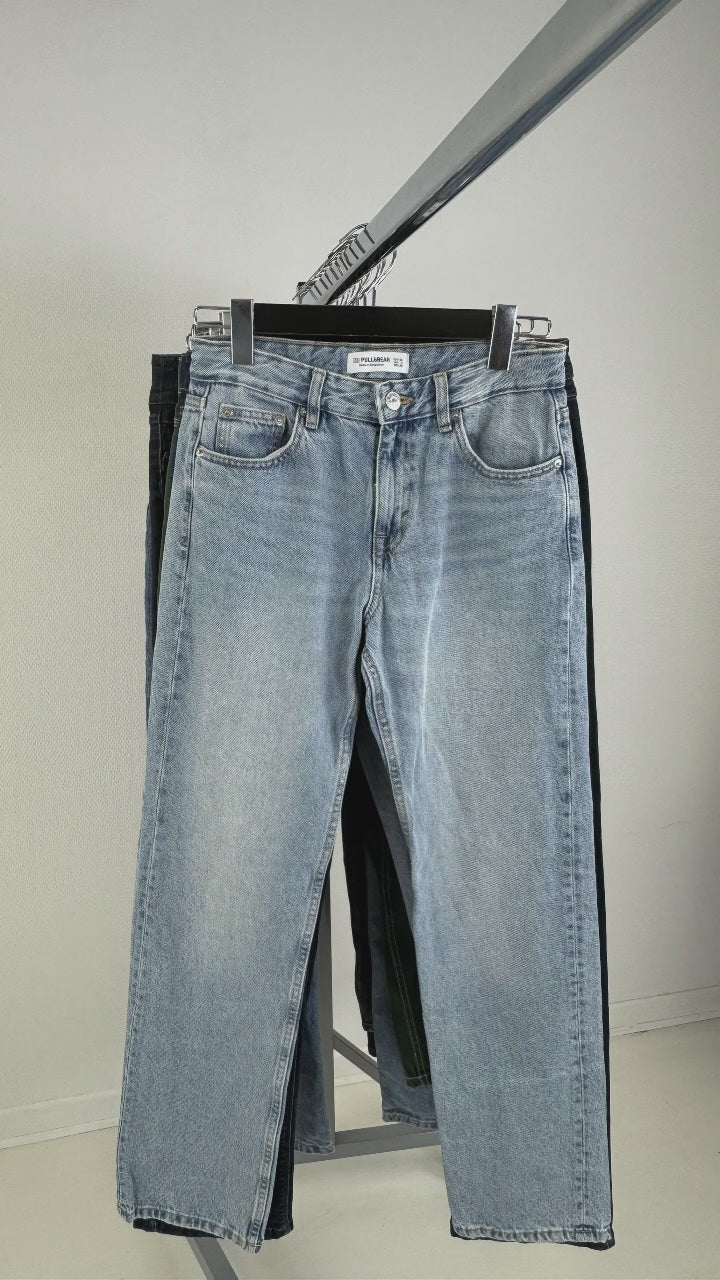 jean-jeans-coupe-droite-femme-moderne-vetements-denim-bleu-moderne-ete-hiver-vetement-vintage-grossiste-friperie-wholesaler-seconde-main-marque-occasion-revente-textile-piece-80-90-2000-2010-Y2K-french-pick-reseller-vinted