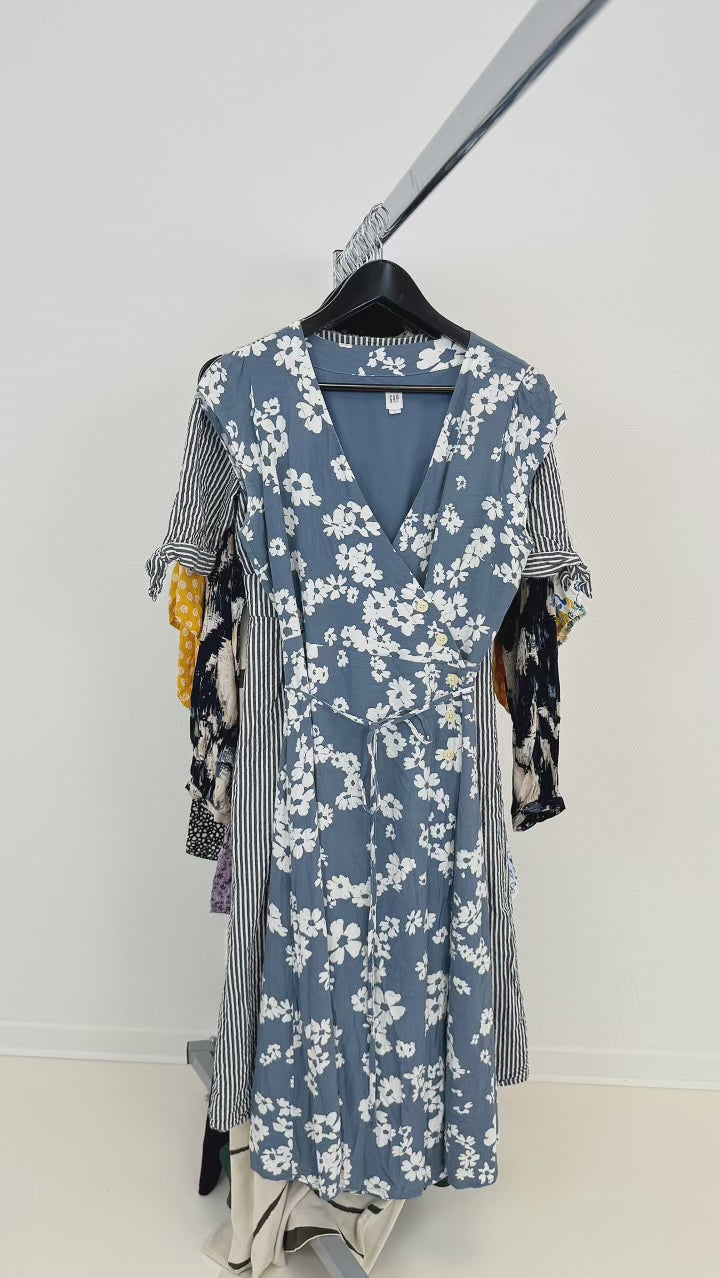 Mix-vetements-robe-ete-estival-fleurs-motifs-summer-ete-femme-marques-moderne-ete-hiver-vetement-vintage-grossiste-friperie-wholesaler-seconde-main-marque-occasion-revente-textile-piece-80-90-2000-2010-Y2K-french-pick-reseller-vinted