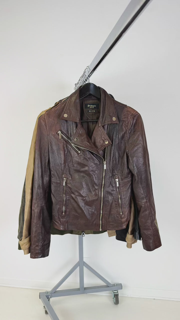 Mix-veste-en-cuir-vrai-cuir-vetements-coupe-slim-droite-large-regular-moderne-femme-ete-printemps-automne-hiver-vetement-vintage-grossiste-friperie-wholesaler-seconde-main-marque-occasion-textile-piece-80-90-2000-2010-Y2K-french-pick-reseller-revente-en-ligne