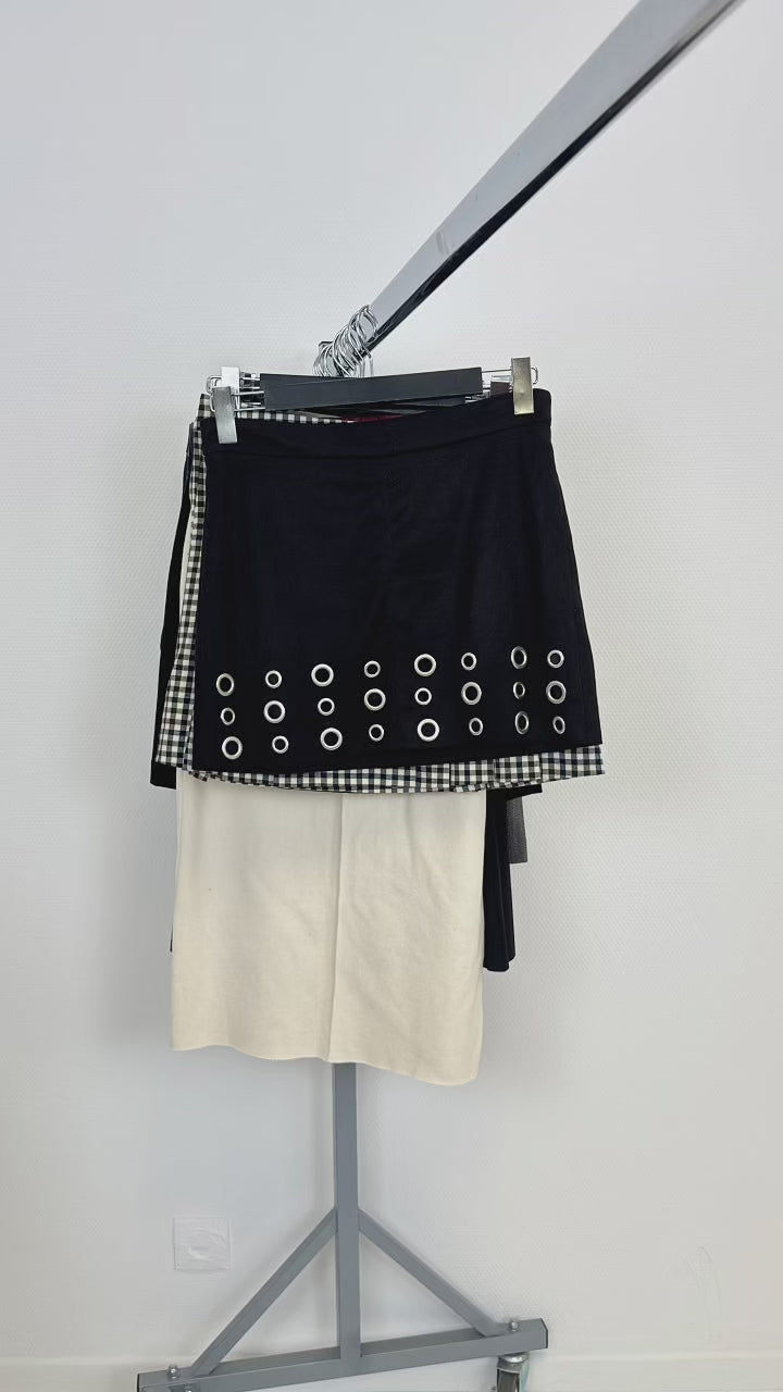 Mix-vetements-jupe-carreaux-laine-jupes-longues-courtes-femme-marques-moderne-ete-hiver-vetement-vintage-grossiste-friperie-wholesaler-seconde-main-marque-occasion-revente-textile-piece-80-90-2000-2010-Y2K-french-pick-reseller-vinted