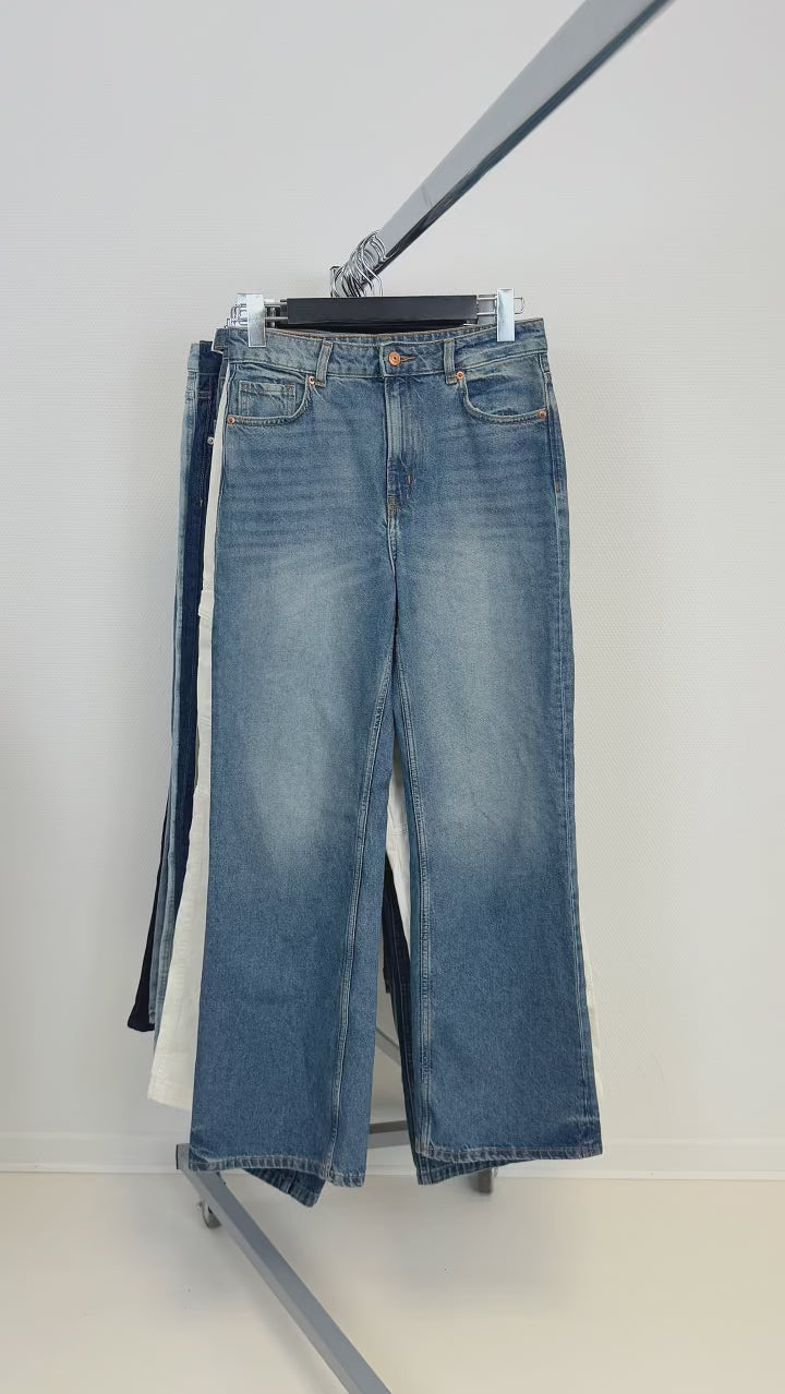 Mix-vetements-jean-jeans-coupe-droite-large-oversize-denim-bleu-moderne-homme-ete-hiver-vetement-vintage-grossiste-friperie-wholesaler-seconde-main-marque-occasion-revente-textile-piece-80-90-2000-2010-Y2K-french-pick-reseller-vinted