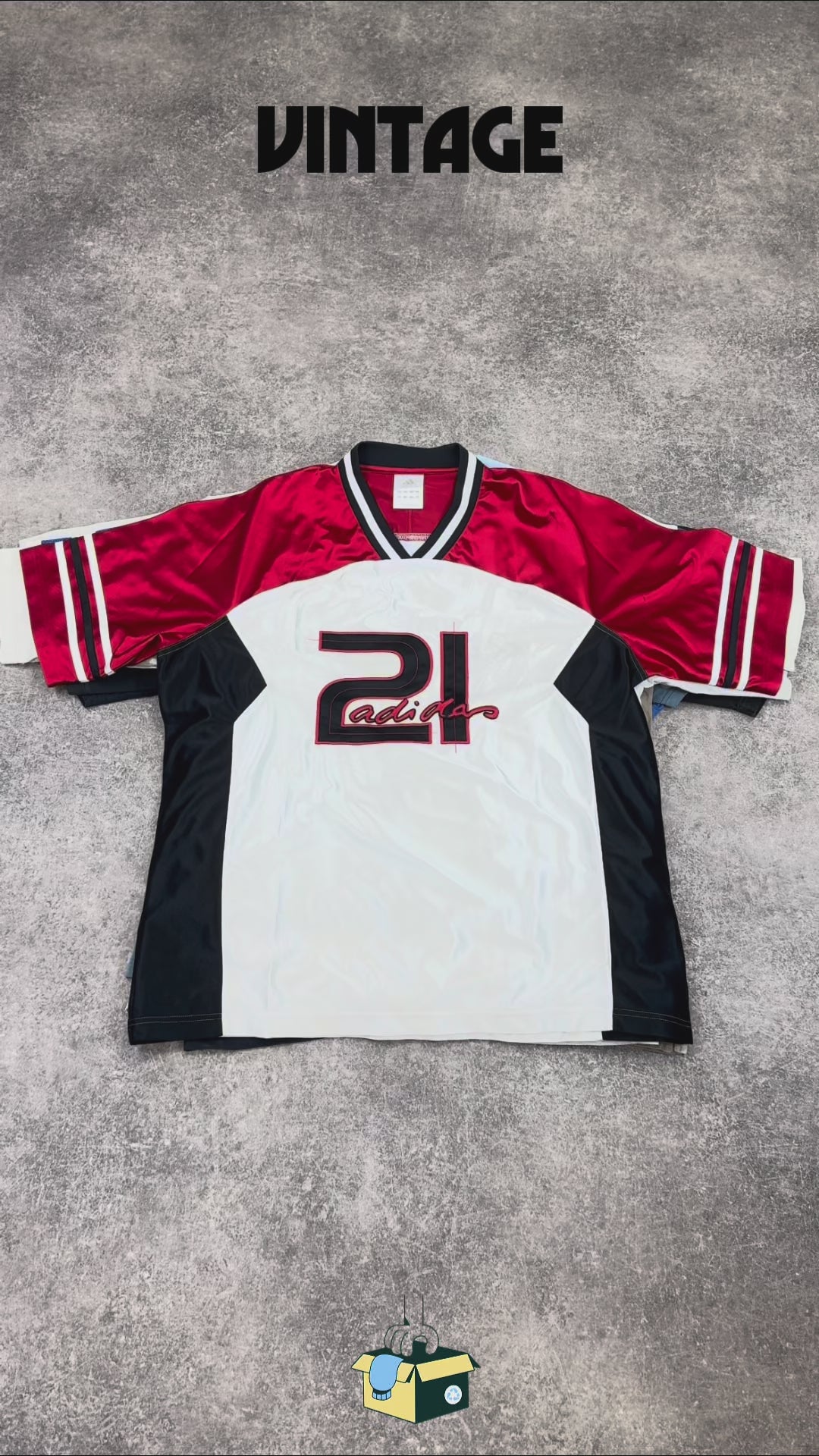 t-shirt-tee-shirt-vintage-emblematiques-marques-brand-sport-sportswear-Adidas-Puma-Nike-Champion-Asics-Umbro-Champion-homme-femme-80-90-2000-Y2K-vetement-grossiste-friperie-wholesaler-seconde-main-occasion-textile-piece-80-90-2000-2010-french-pick-reseller-vinted
