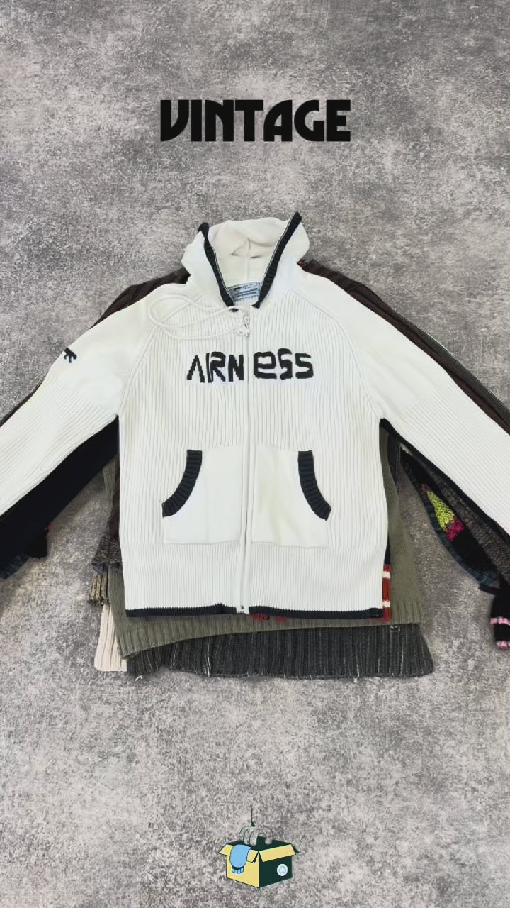 pull-Y2K-laine-annees-2000-femme-vintage-vetement-grossiste-friperie-wholesaler-seconde-main-marque-occasion-textile-piece-80-90-2000-2010-french-pick