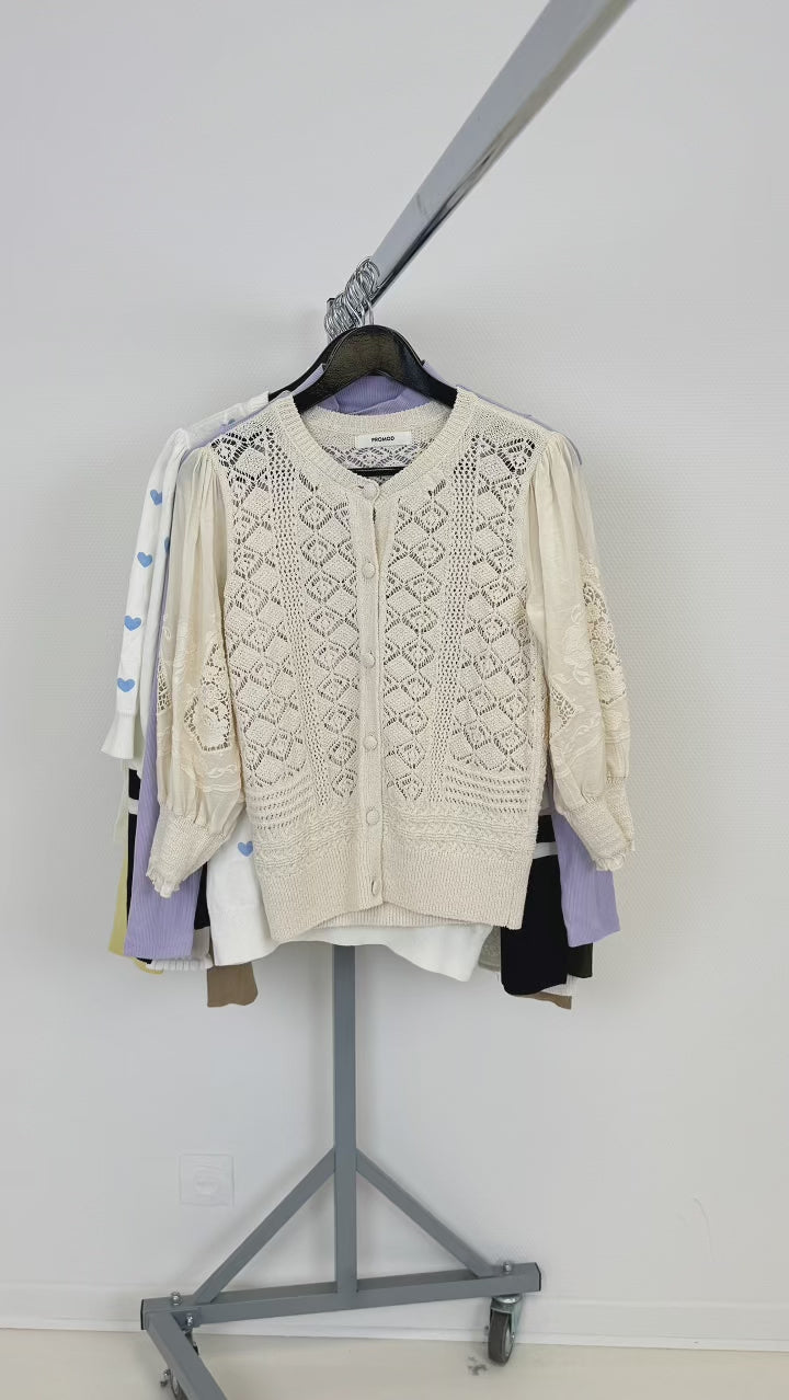 Mix-vetements-pull-cardigan-leger-laine-fin-sweat-tement-vintage-grossiste-friperie-wholesaler-seconde-main-marque-occasion-revente-textile-piece-80-90-2000-2010-Y2K-french-pick-reseller-vinted
