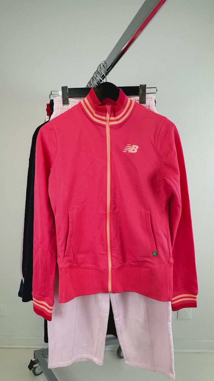 veste-de-sport-pantalon-de-jogging-femme-sport-marque-brand-marche-tennis-course-new-balance-puma-ellesse-wrangler-femme-moderne-vetements-vintage-moderne-grossiste-friperie-fripe-homme-femme-wholesaler-seconde-main-marque-occasion-textile-piece-annees-80-90-2000-2010-french-pick-reseller-vinted-reseller-vinted-vente-en-ligne
