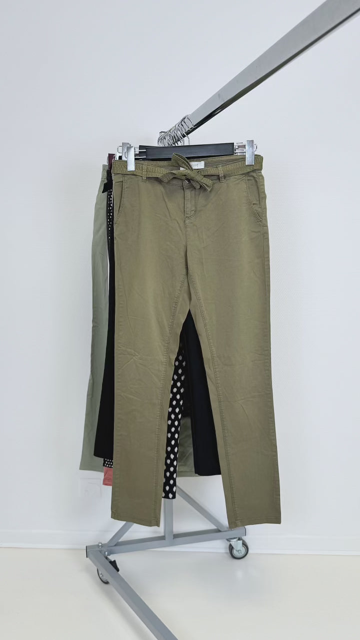 Mix-vetements-pantalons-coupe-slim-moderne-femme-ete-hiver-vetement-vintage-grossiste-friperie-wholesaler-seconde-main-marque-occasion-revente-textile-piece-80-90-2000-2010-Y2K-french-pick-reseller-vinted