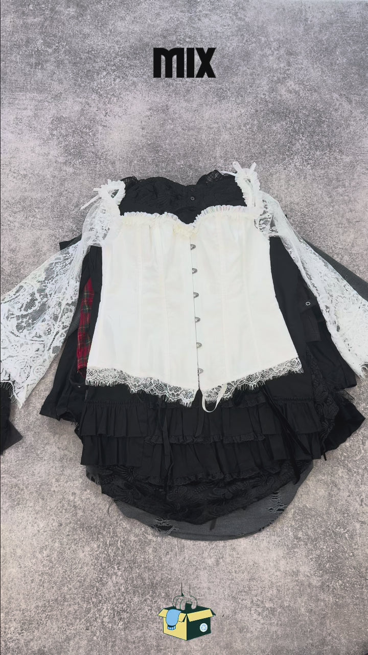mix-vetements-emo-gothique-alt-alternatif-rock-punk-t-shirt-robe-top-pantalon-jean-sweat-chemise-jupe-veste-accessoire-femme-homme-grossiste-vintage-moderne-vetement-friperie-wholesaler-seconde-main-80-90-2000-2010-french-pick-reseller-vinted