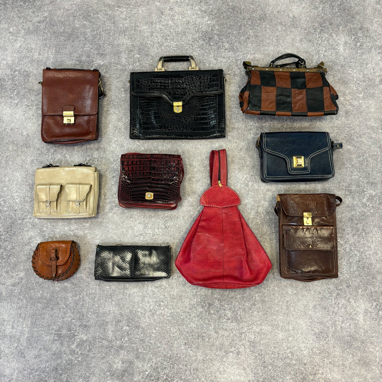 sac-a-main-vintage-retro-seconde-main-grossiste-vintage-vetement-fripe-wholesale-style-annee-80-90-2000-2010