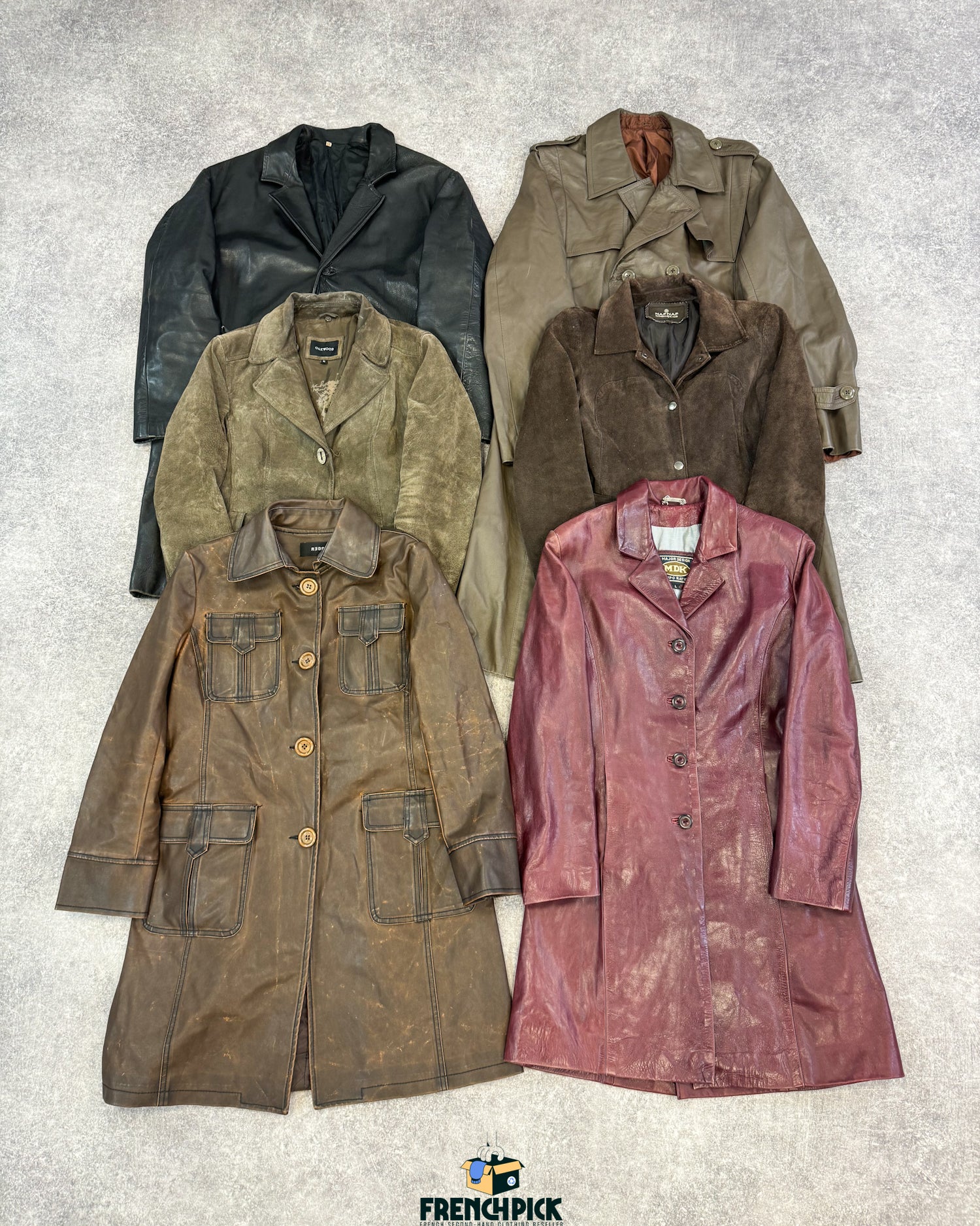 trench-cuir-homme-femme-grossiste-vintage-vetement-friperie-wholesaler-seconde-main-80-90-2000-2010